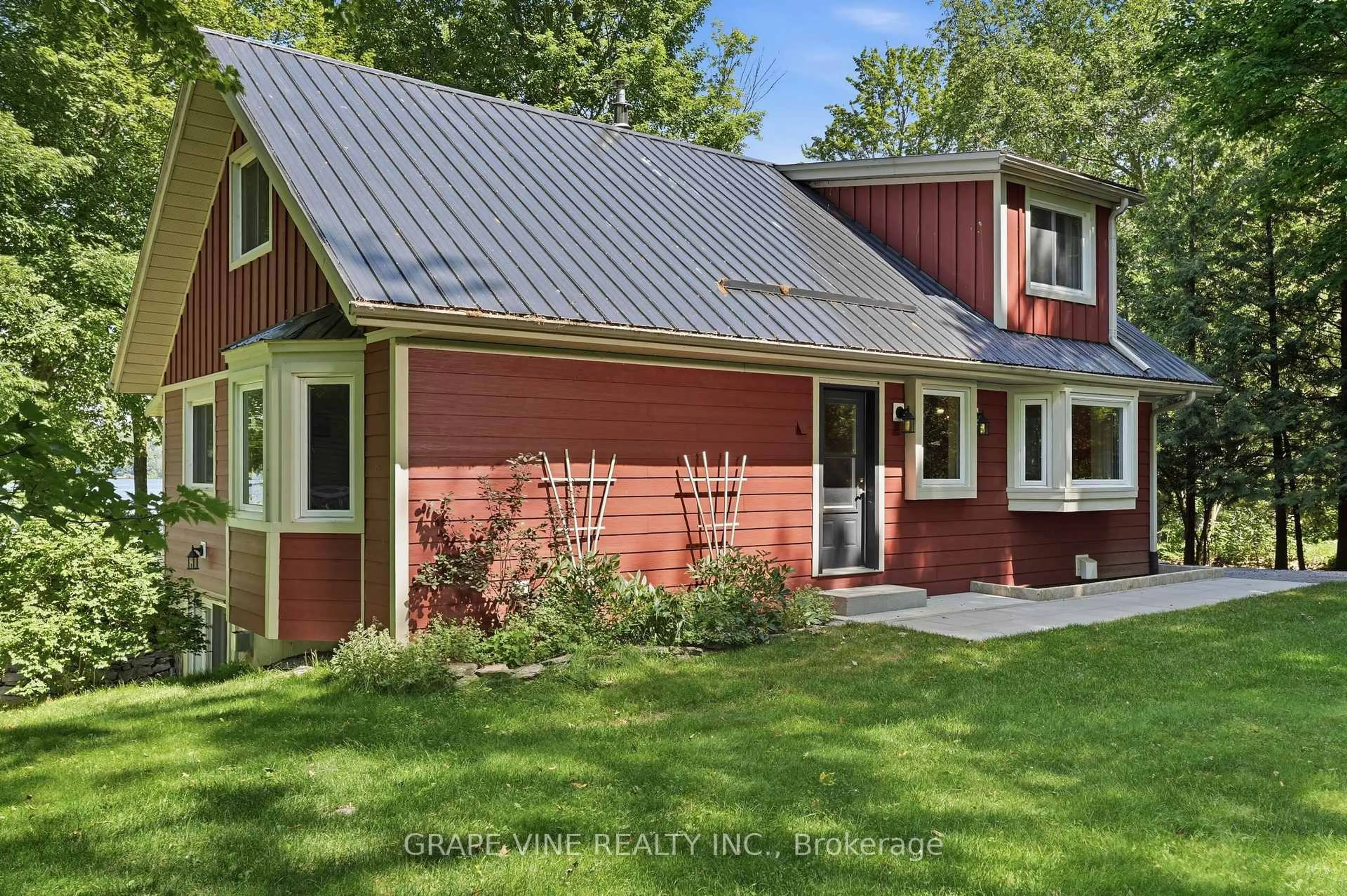 Home with vinyl exterior material, unknown for 68 Goodman Cres, Prince Edward County Ontario K0K 2T0