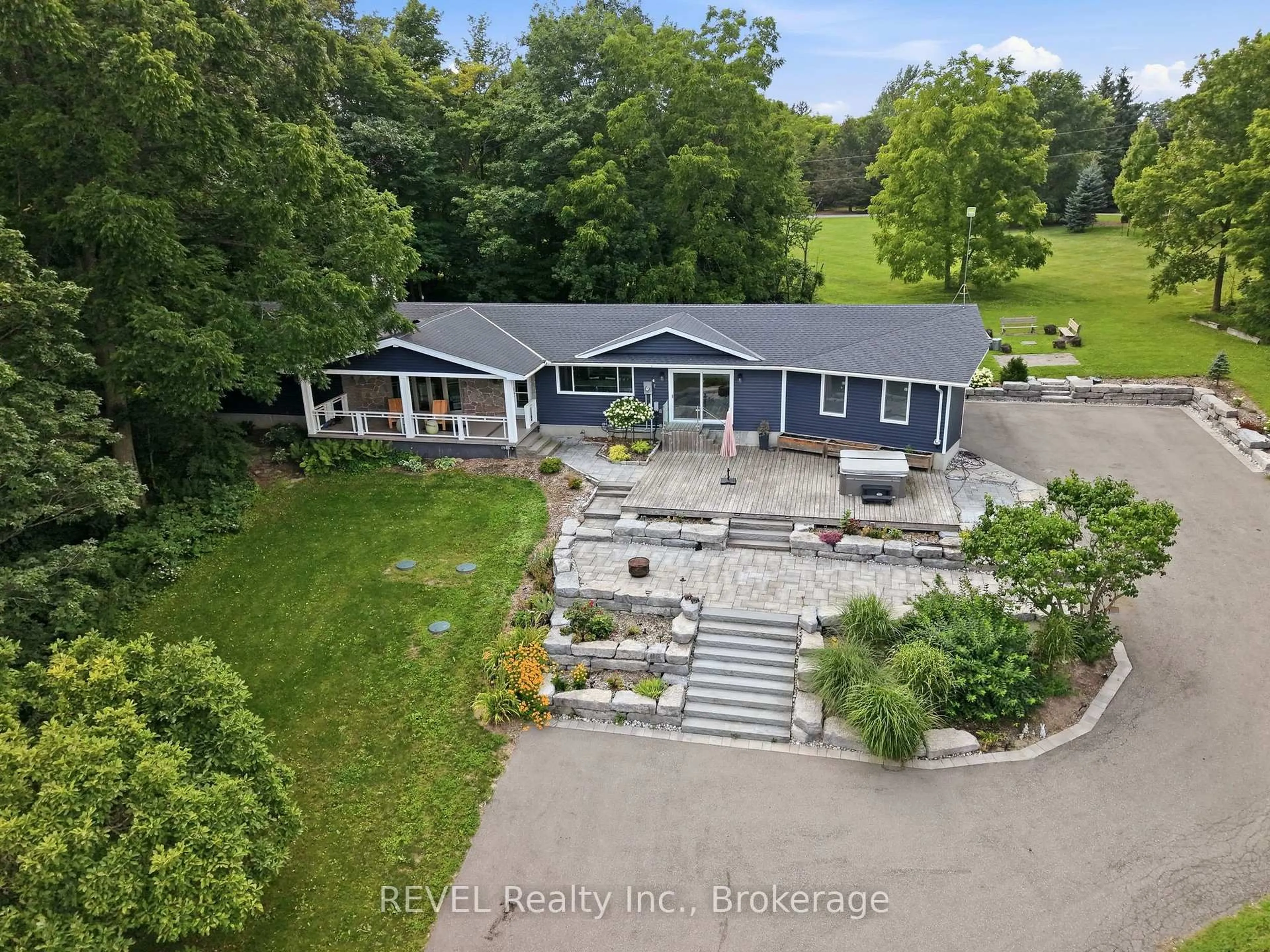 A pic from outside/outdoor area/front of a property/back of a property/a pic from drone, water/lake/river/ocean view for 4030 MOUNTAINVIEW Rd, Lincoln Ontario L3J 2C8