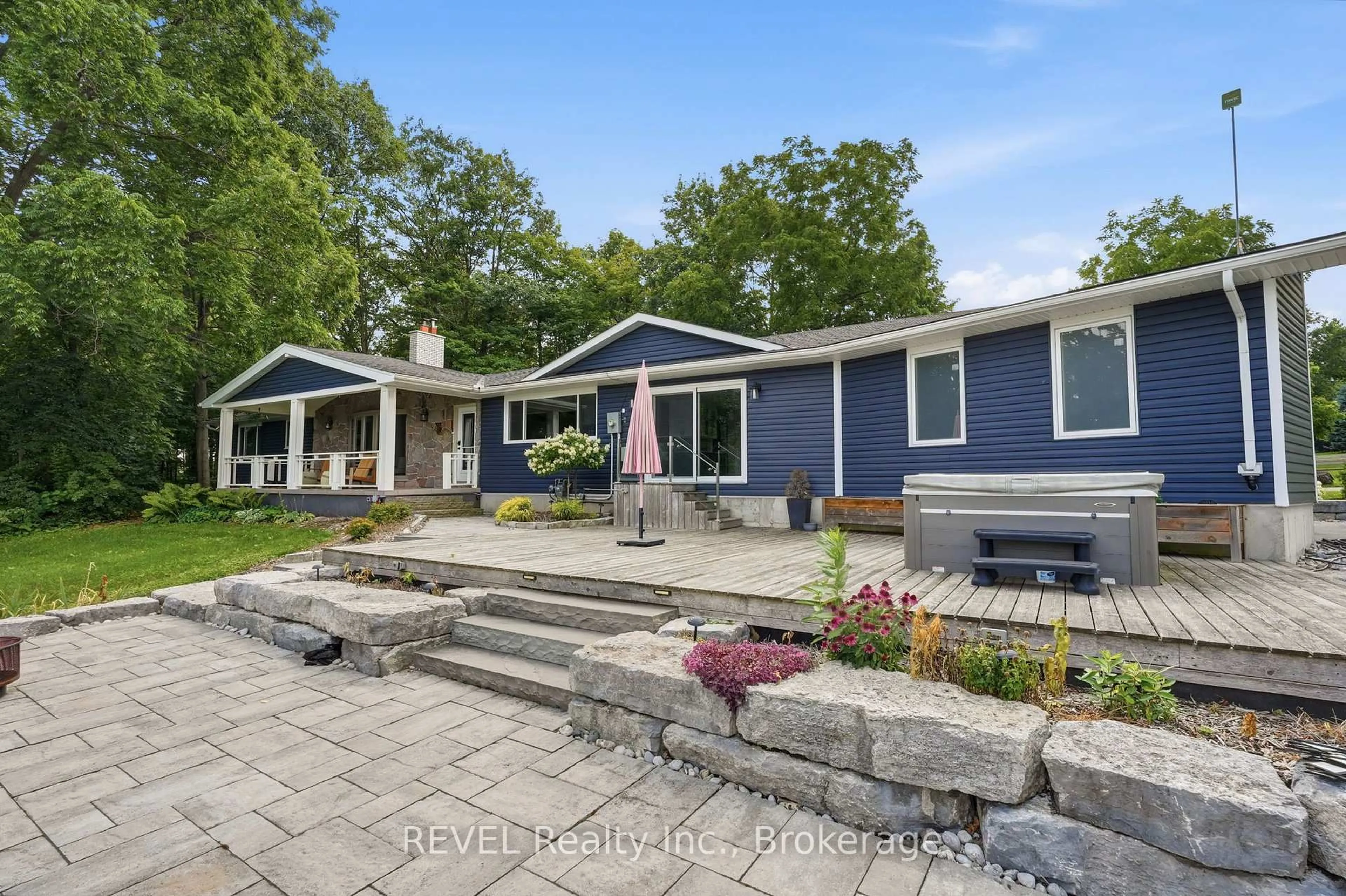 A pic from outside/outdoor area/front of a property/back of a property/a pic from drone, street for 4030 MOUNTAINVIEW Rd, Lincoln Ontario L3J 2C8