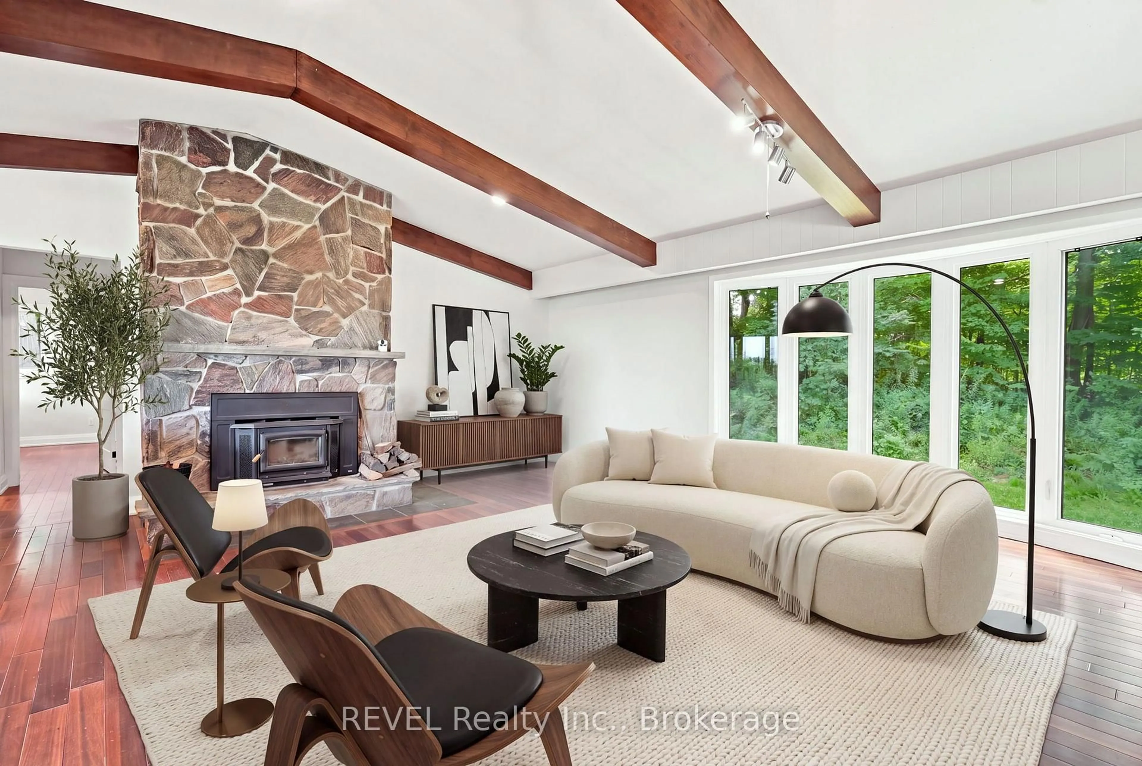 Living room with furniture, ceramic/tile floor for 4030 MOUNTAINVIEW Rd, Lincoln Ontario L3J 2C8
