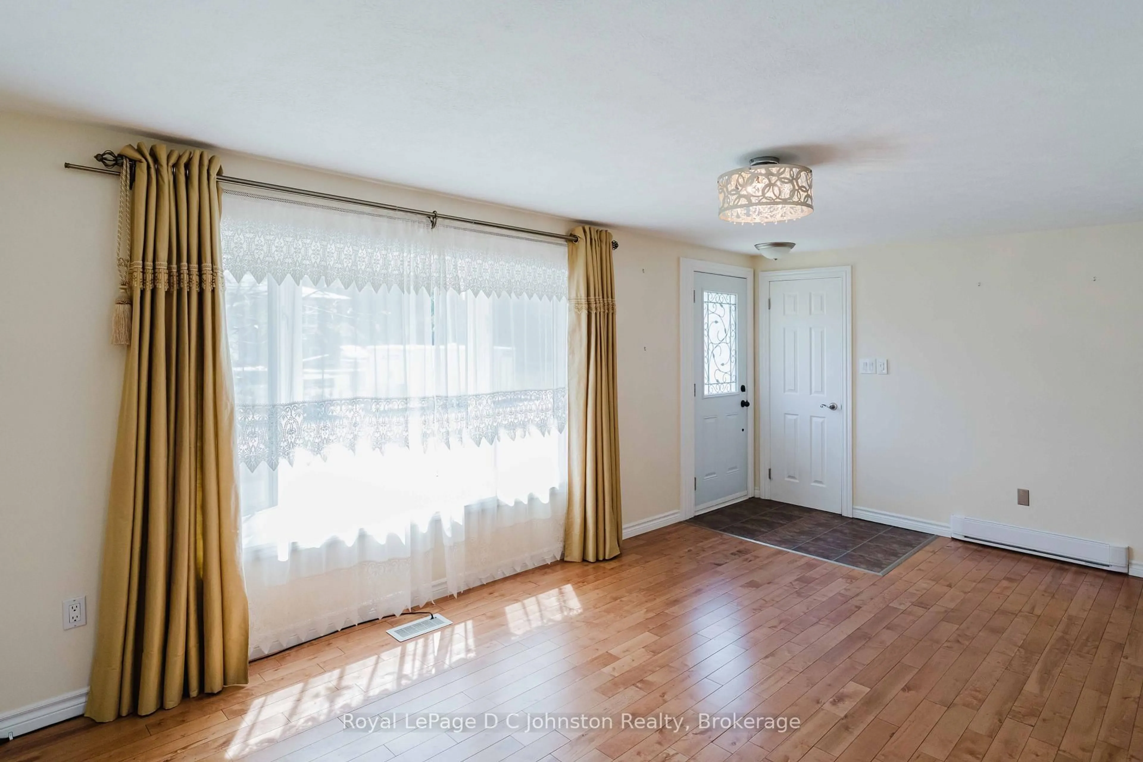 A pic of a room for 19 Smith St, Kincardine Ontario N0G 2T0
