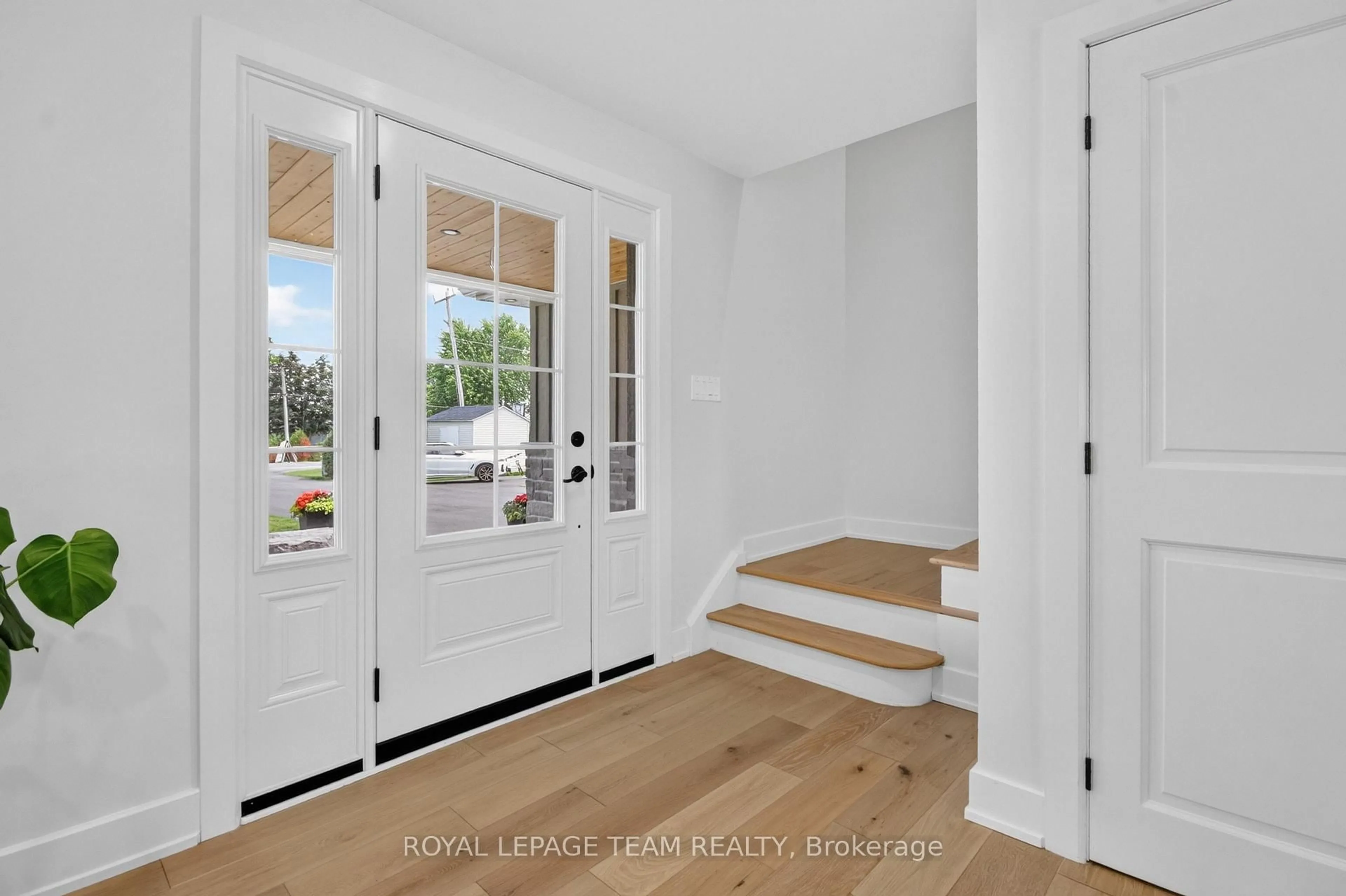 Indoor entryway for 2710 River Rd, Manotick Ontario K4M 1A3