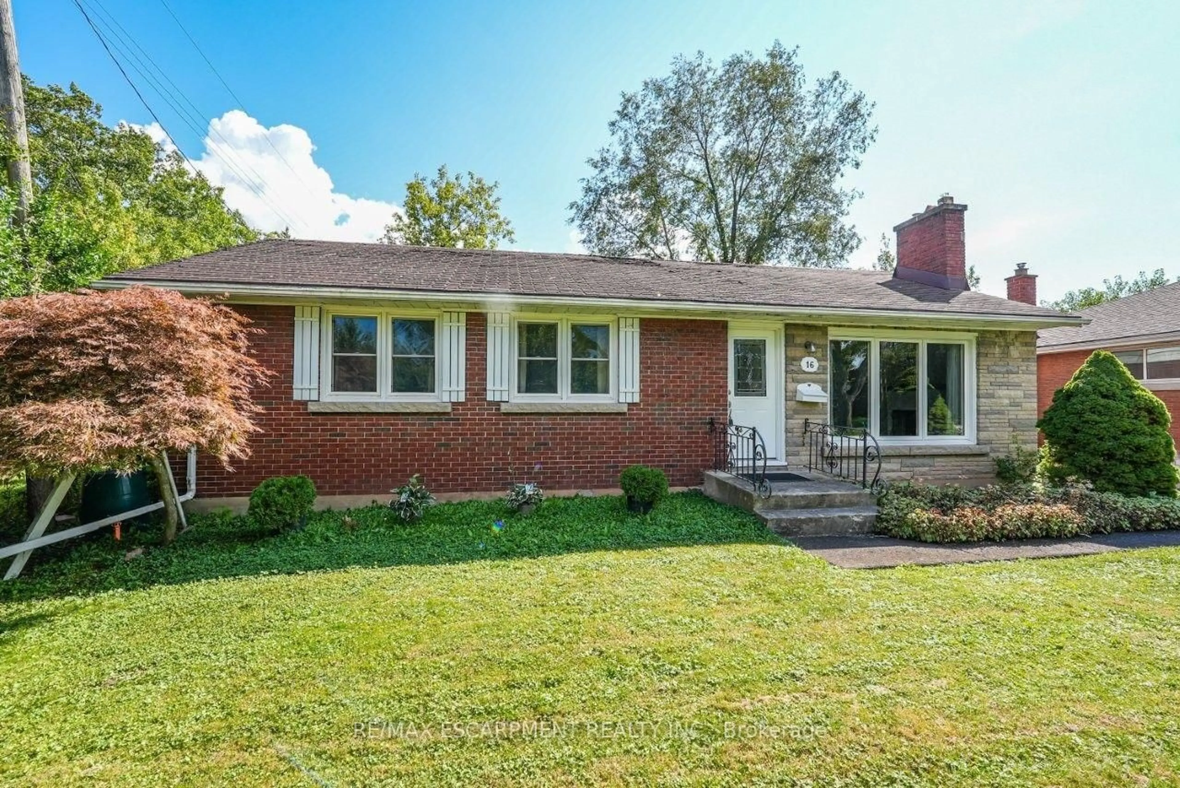 Home with brick exterior material, street for 16 Byrne Blvd, St. Catharines Ontario L2T 2H7