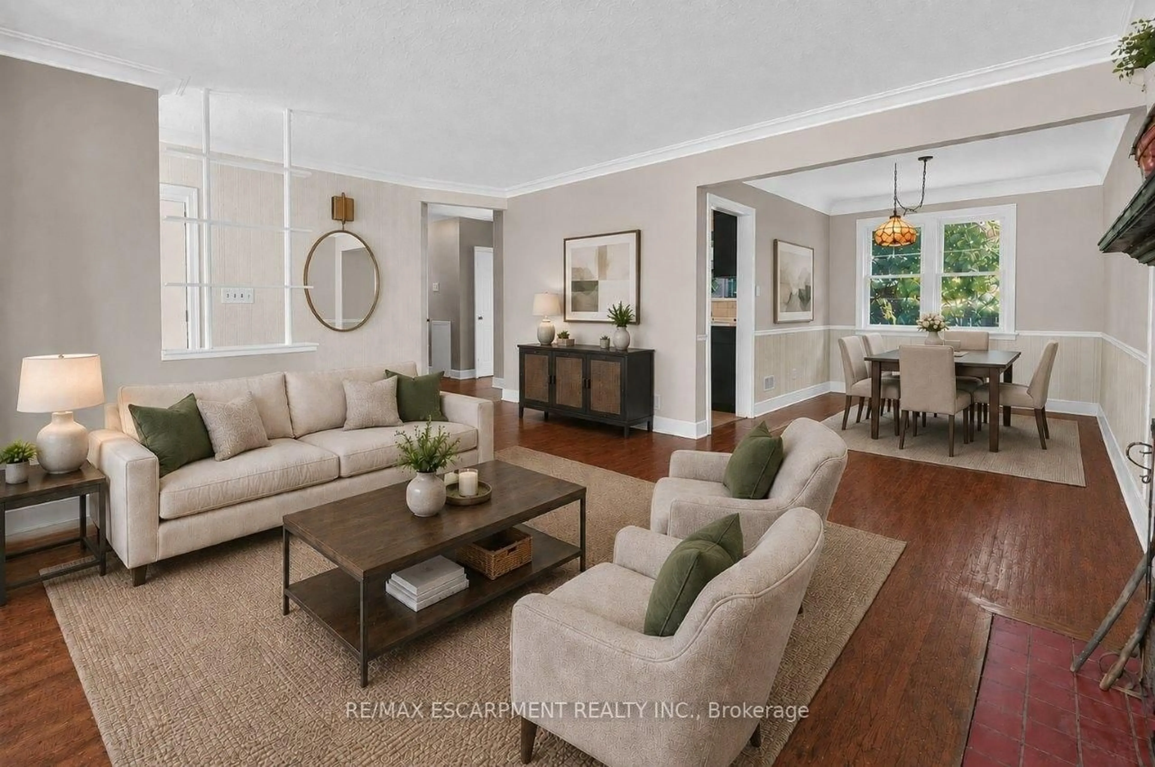 Living room with furniture, unknown for 16 Byrne Blvd, St. Catharines Ontario L2T 2H7