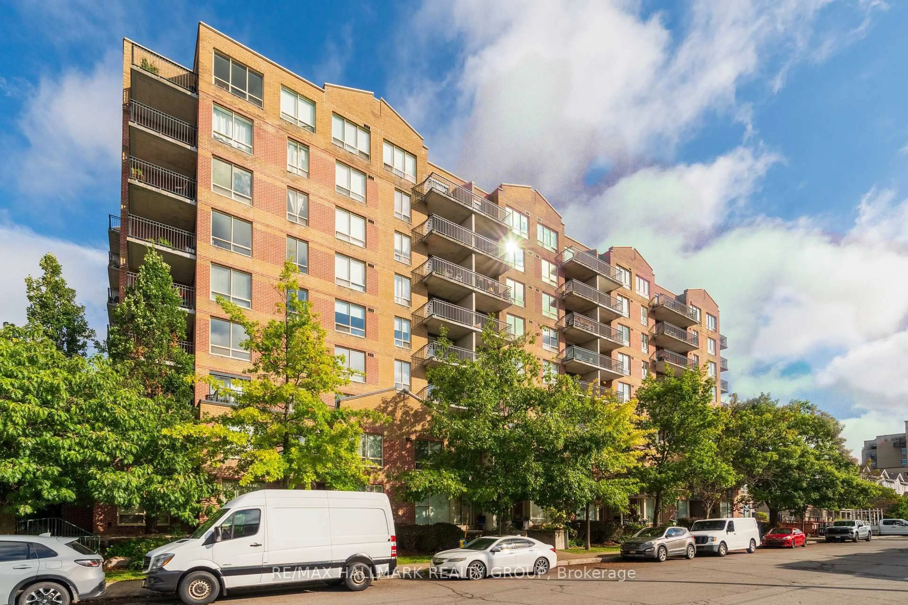 A pic from outside/outdoor area/front of a property/back of a property/a pic from drone, street for 45 Holland Ave #616, Ottawa Ontario K1Y 4S3