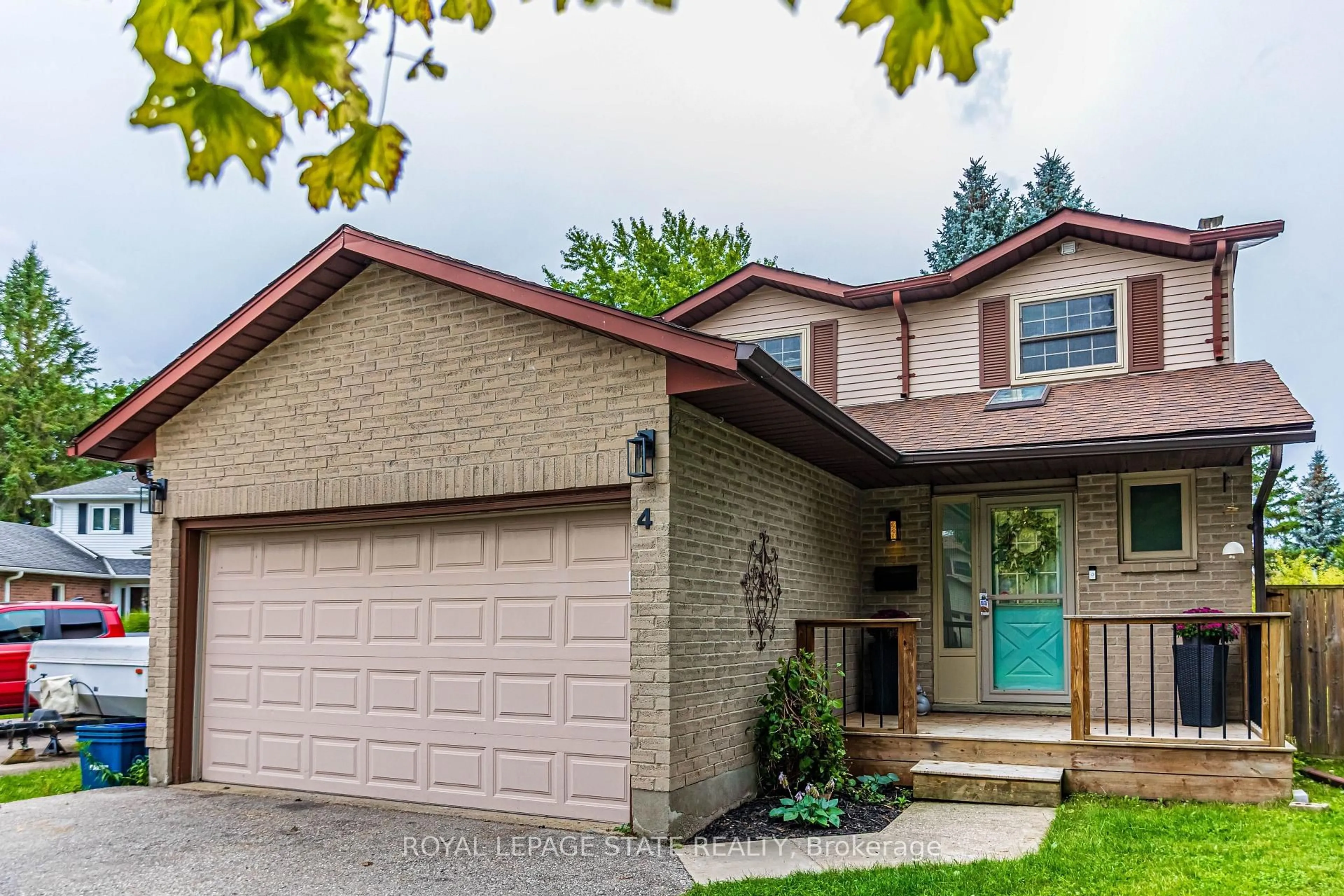 Home with brick exterior material, street for 4 Gillespie Crt, Cambridge Ontario N3C 3N2