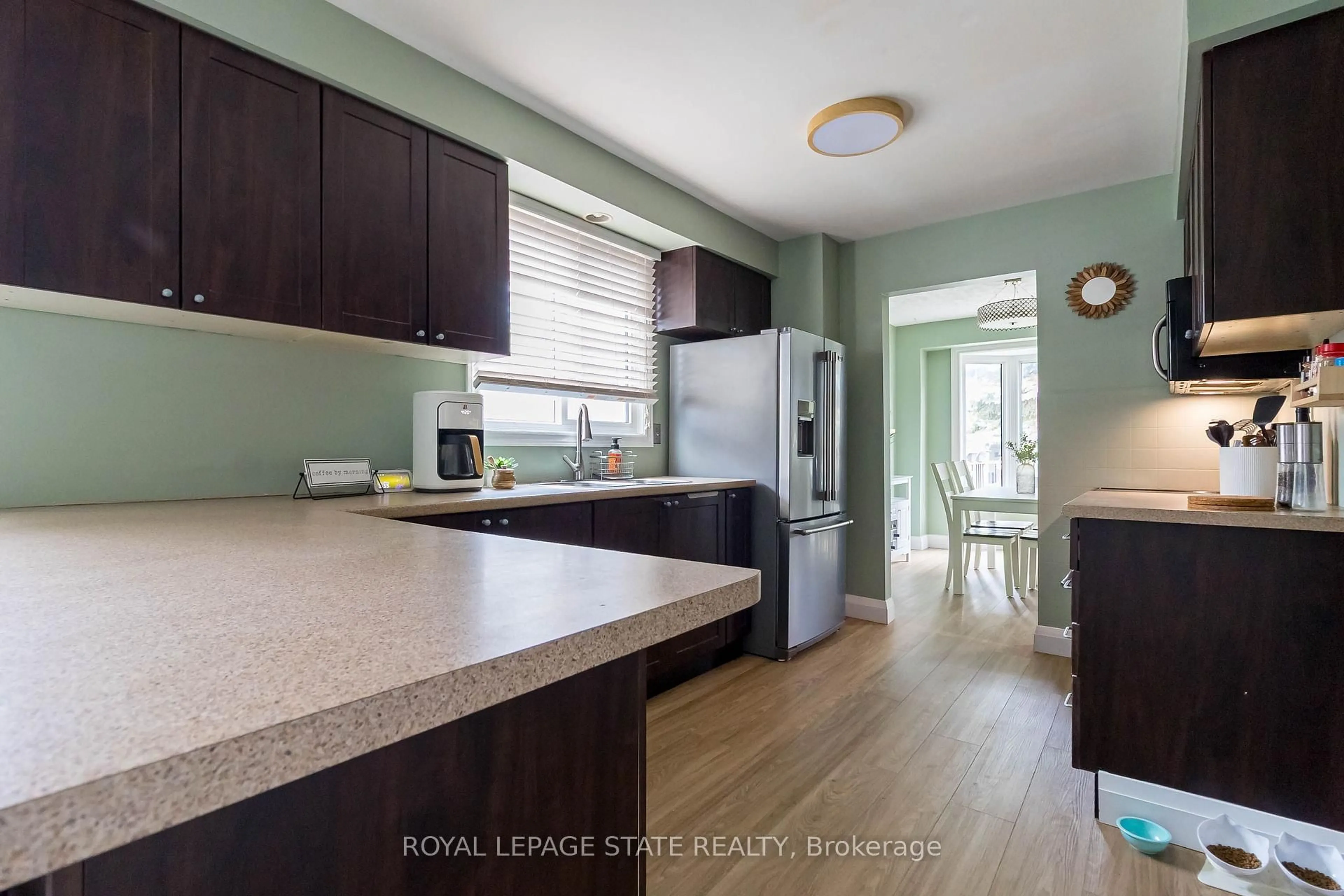 Open concept kitchen, unknown for 4 Gillespie Crt, Cambridge Ontario N3C 3N2