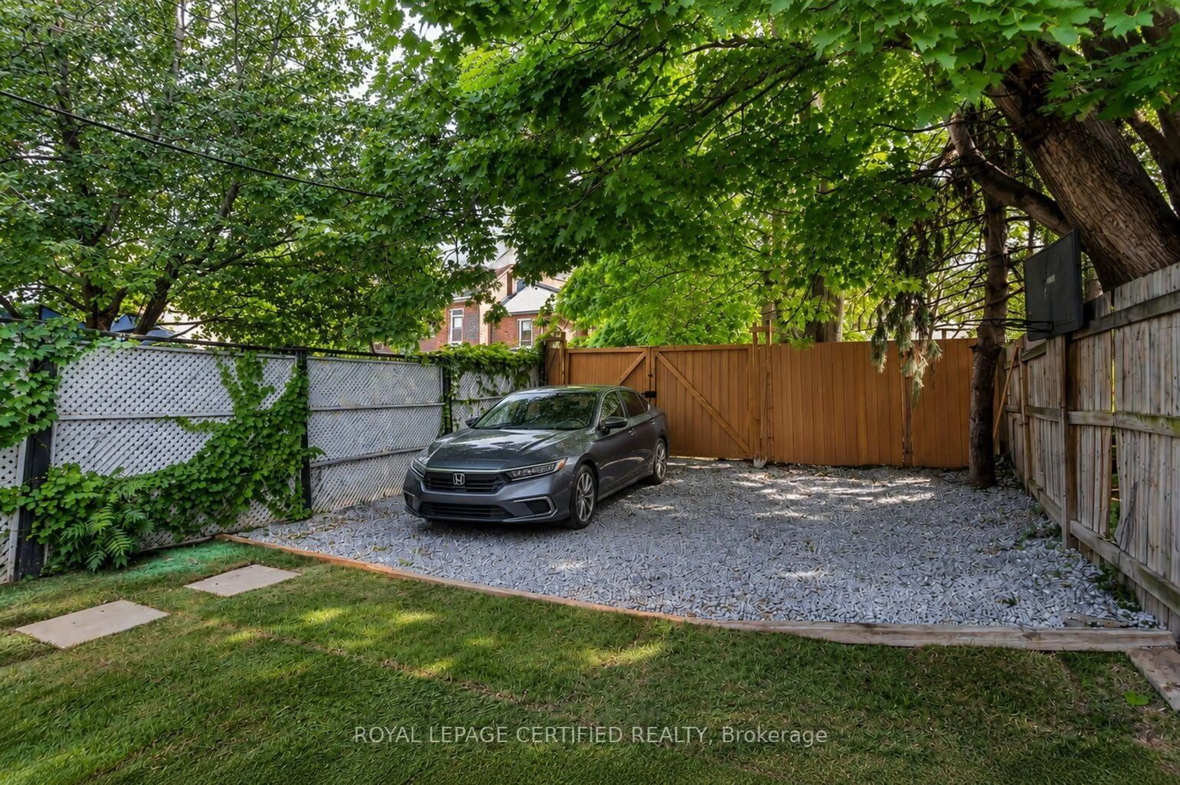 Unknown for 176 Emerald St, Hamilton Ontario L8L 5K8