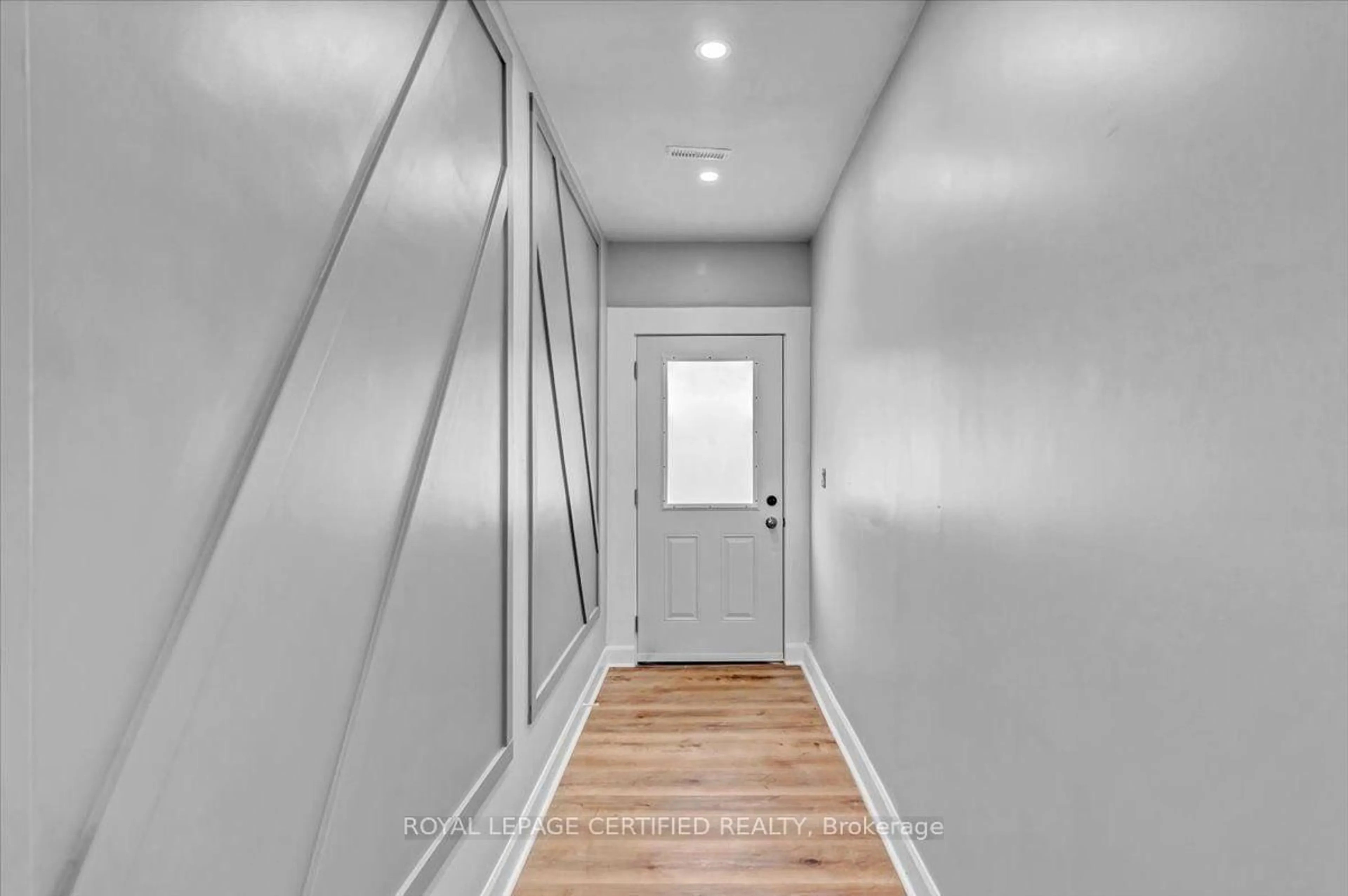 Indoor entryway for 176 Emerald St, Hamilton Ontario L8L 5K8
