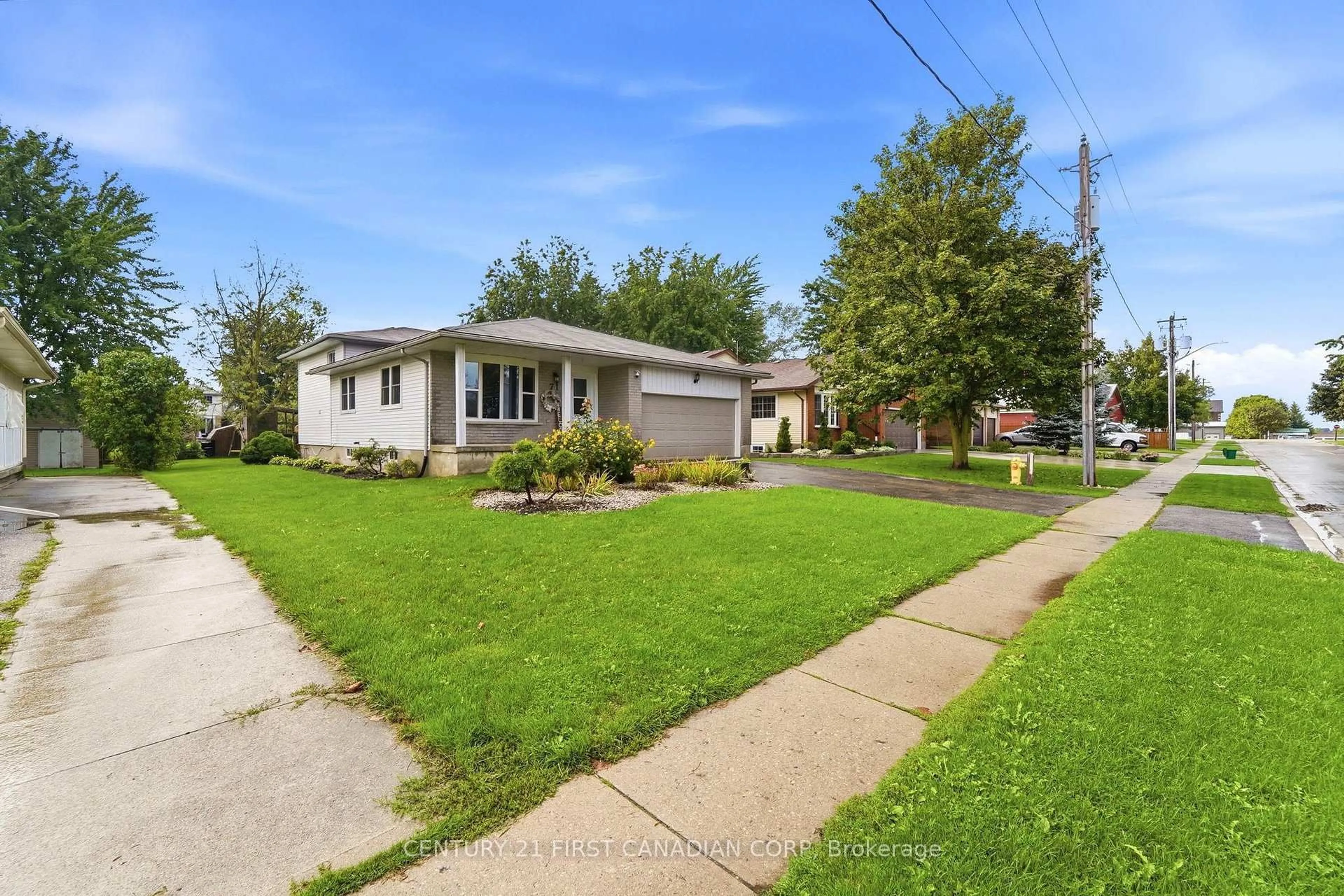A pic from outside/outdoor area/front of a property/back of a property/a pic from drone, street for 71 Edward St, Mapleton Ontario N0G 1P0