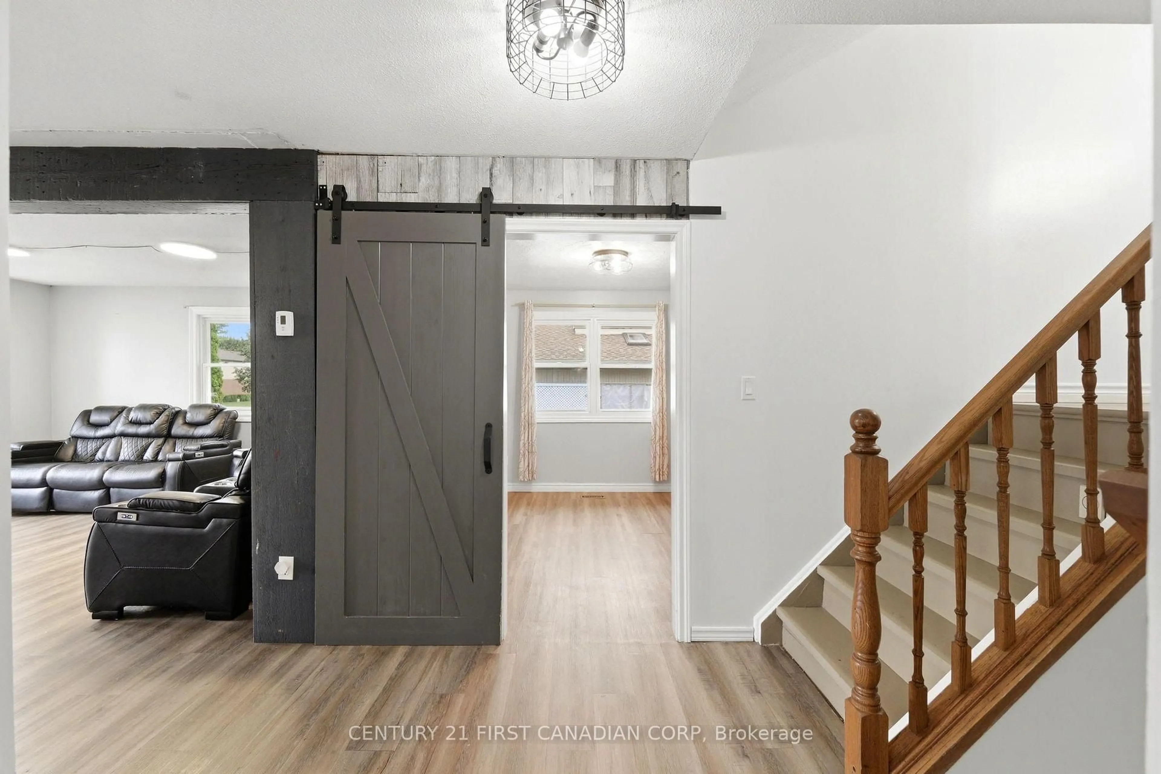 Indoor entryway for 71 Edward St, Mapleton Ontario N0G 1P0