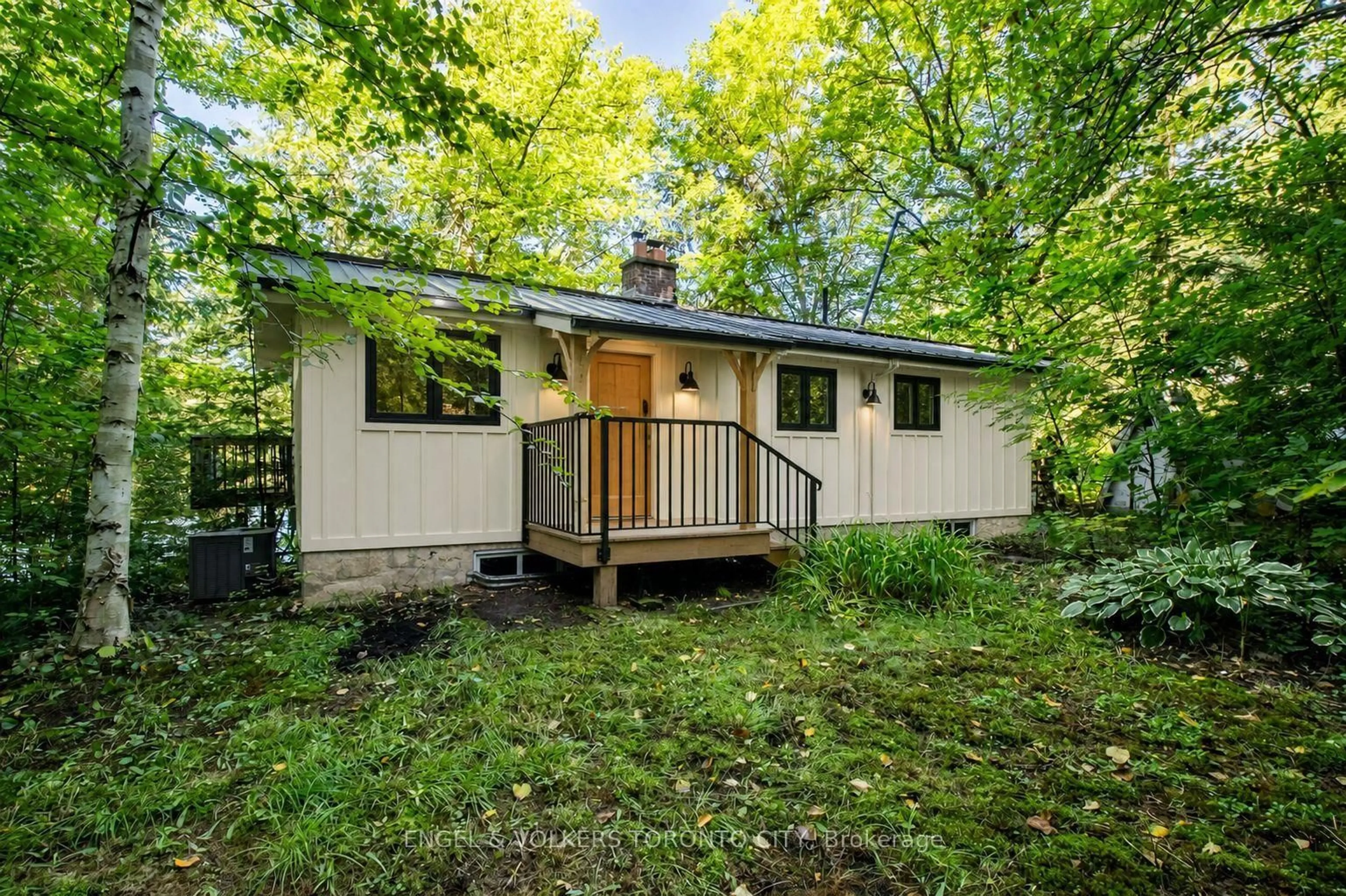Home with vinyl exterior material, unknown for 1032 Cliffdene Dr, Lake of Bays Ontario P0A 1H0