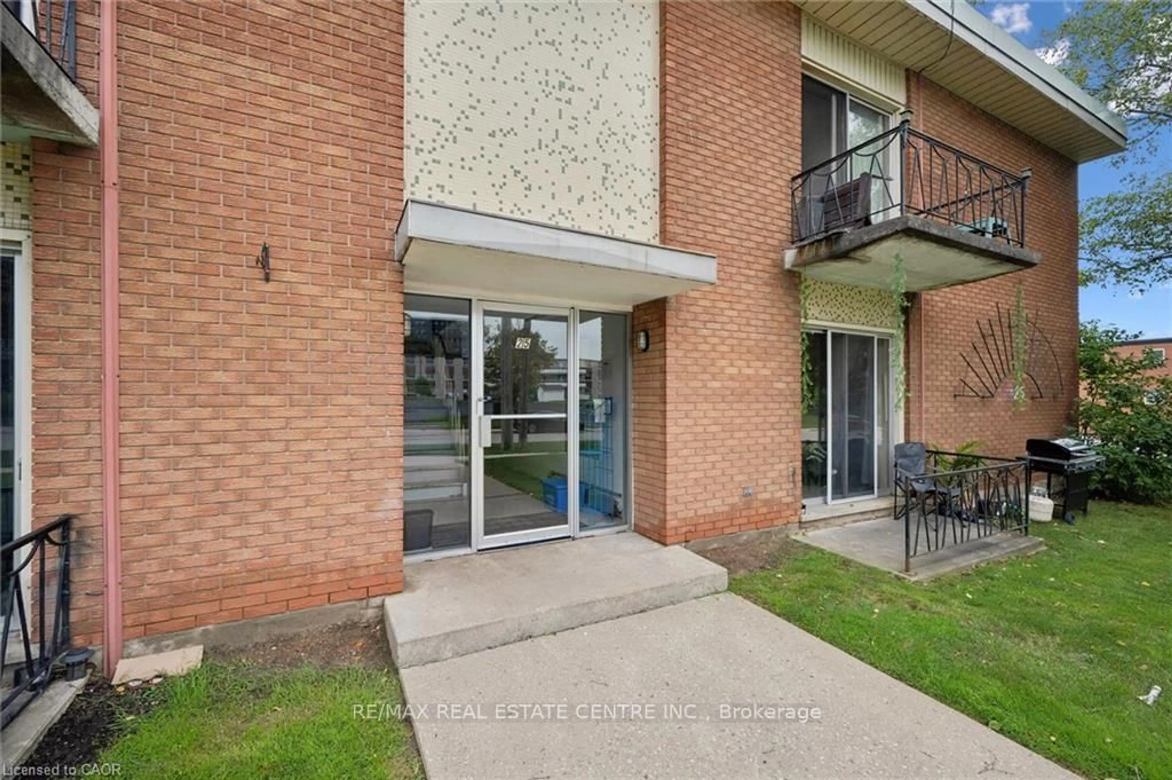 Patio, water/lake/river/ocean view for 25 Walton Ave, Kitchener Ontario N2C 2B4