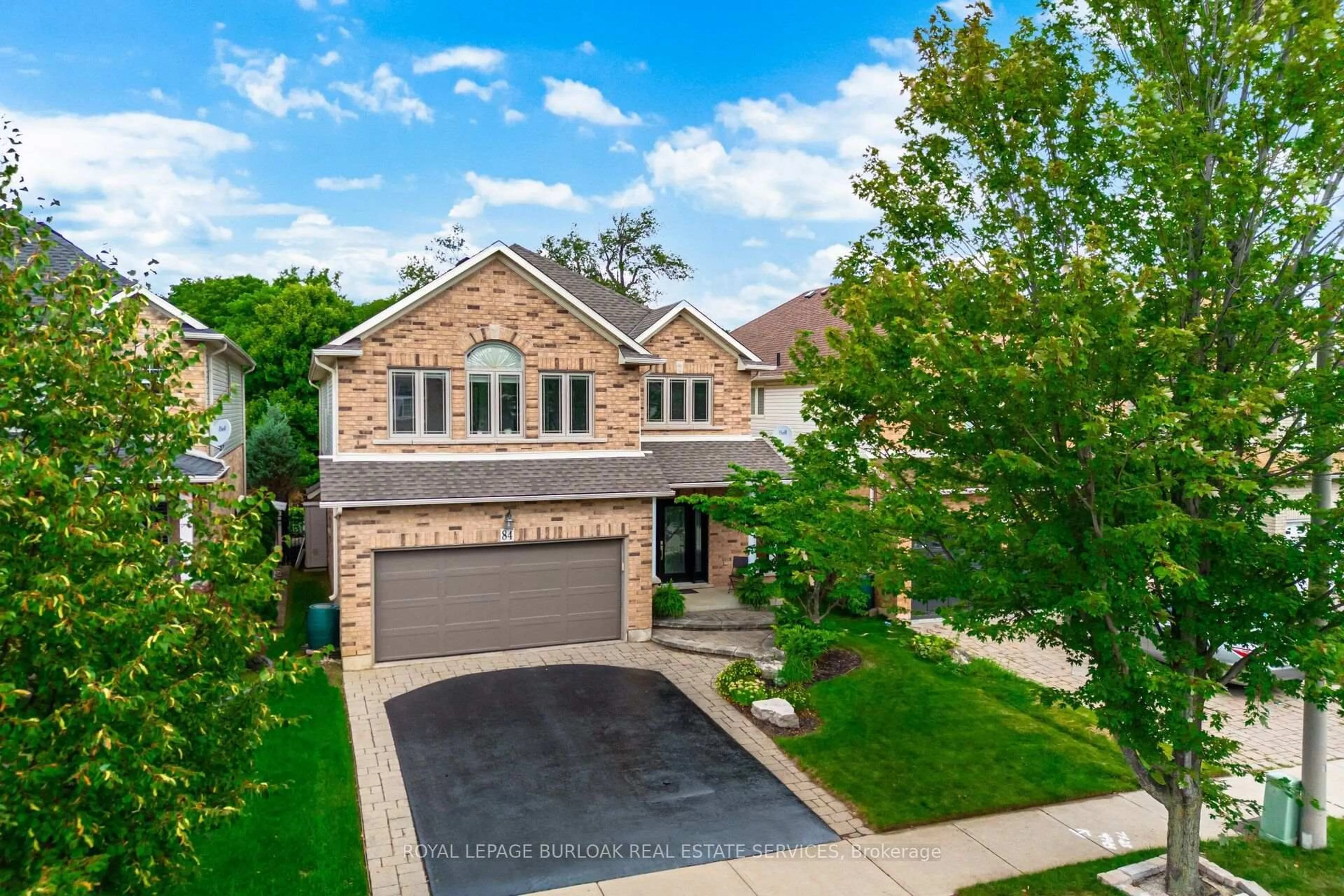 A pic from outside/outdoor area/front of a property/back of a property/a pic from drone, street for 84 Meadowbank Dr, Hamilton Ontario L9B 2Y1