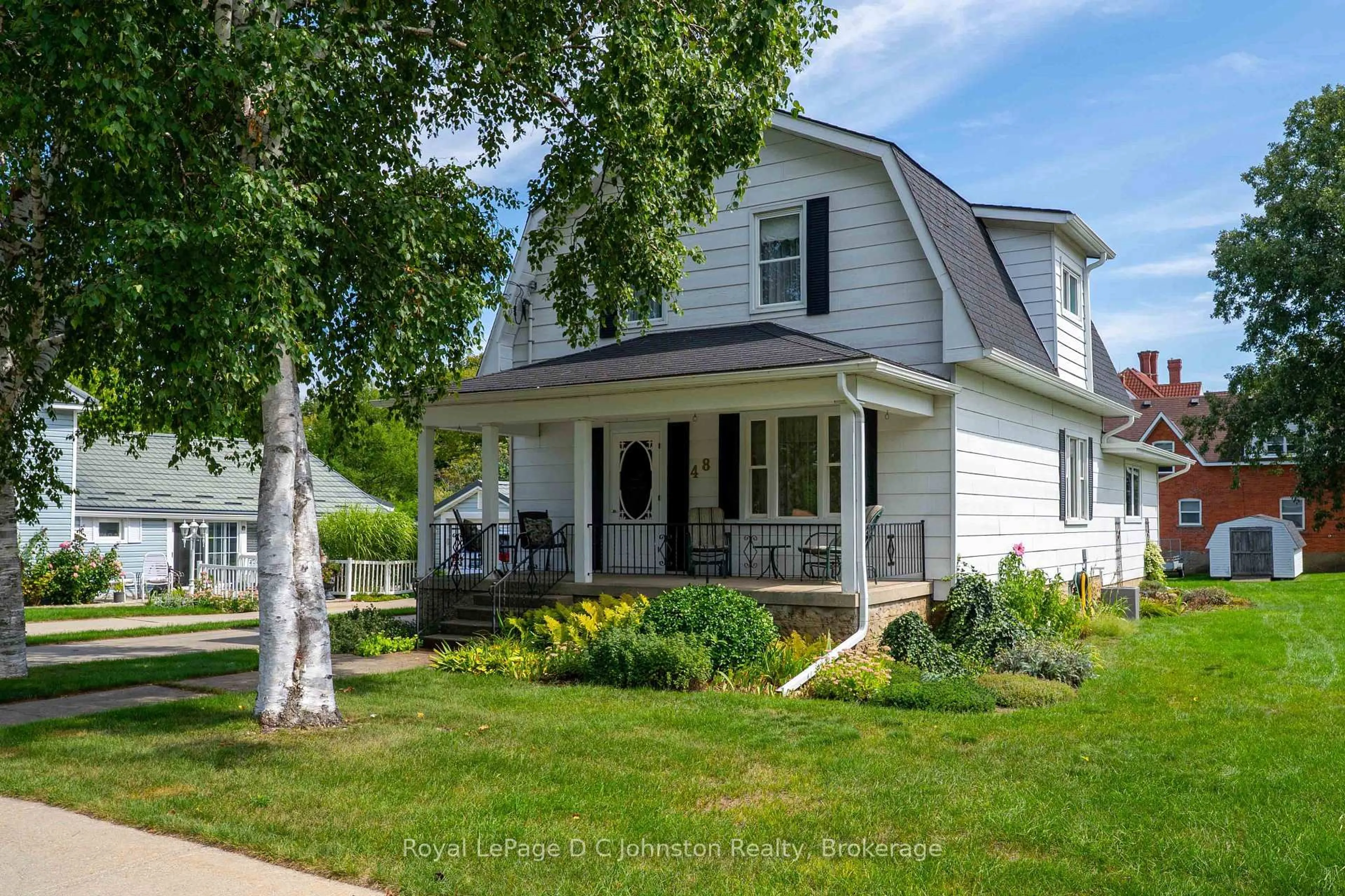 Home with vinyl exterior material, street for 48 Grosvenor St, Saugeen Shores Ontario N0H 2L0