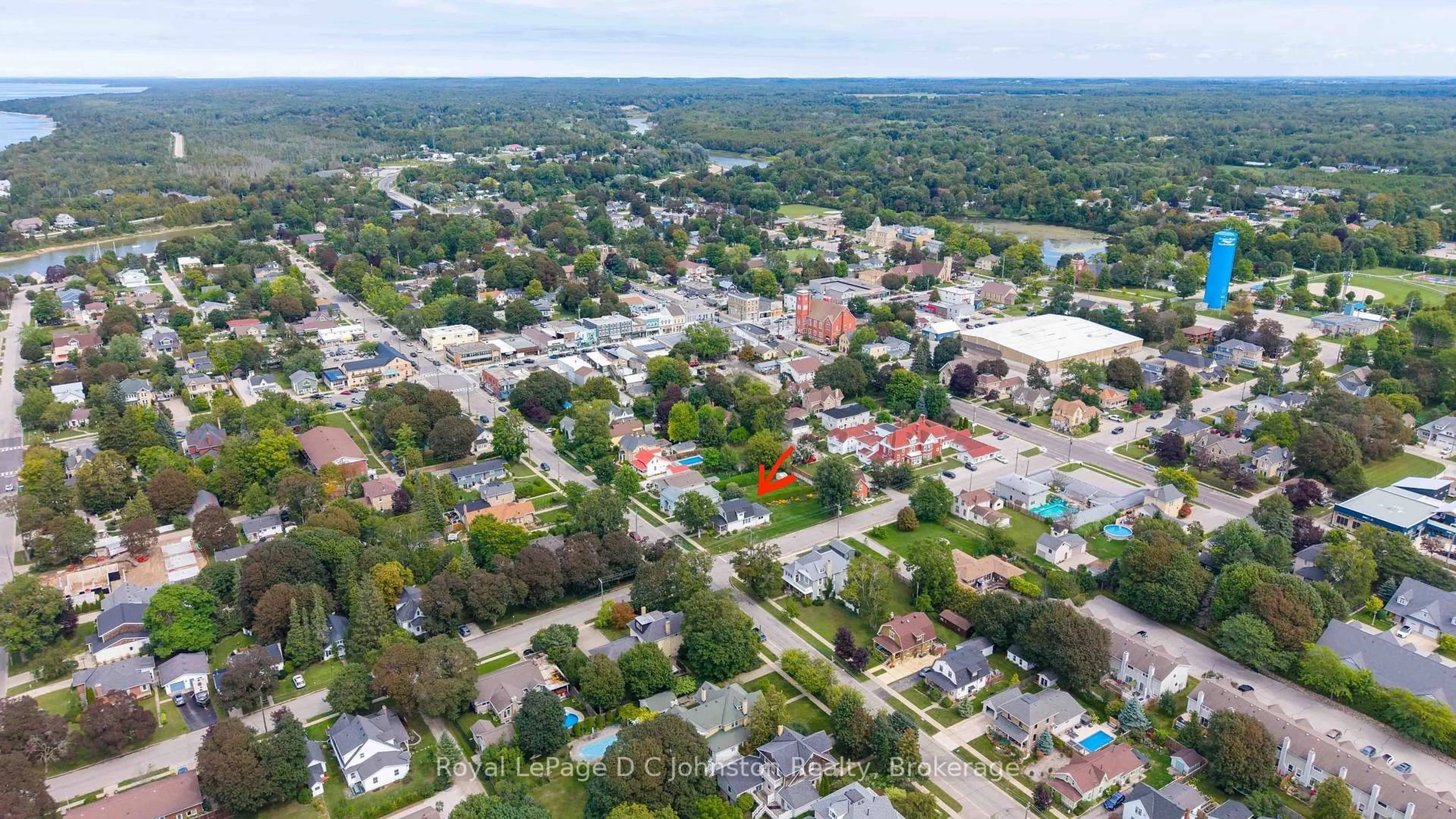 A pic from outside/outdoor area/front of a property/back of a property/a pic from drone, street for 48 Grosvenor St, Saugeen Shores Ontario N0H 2L0