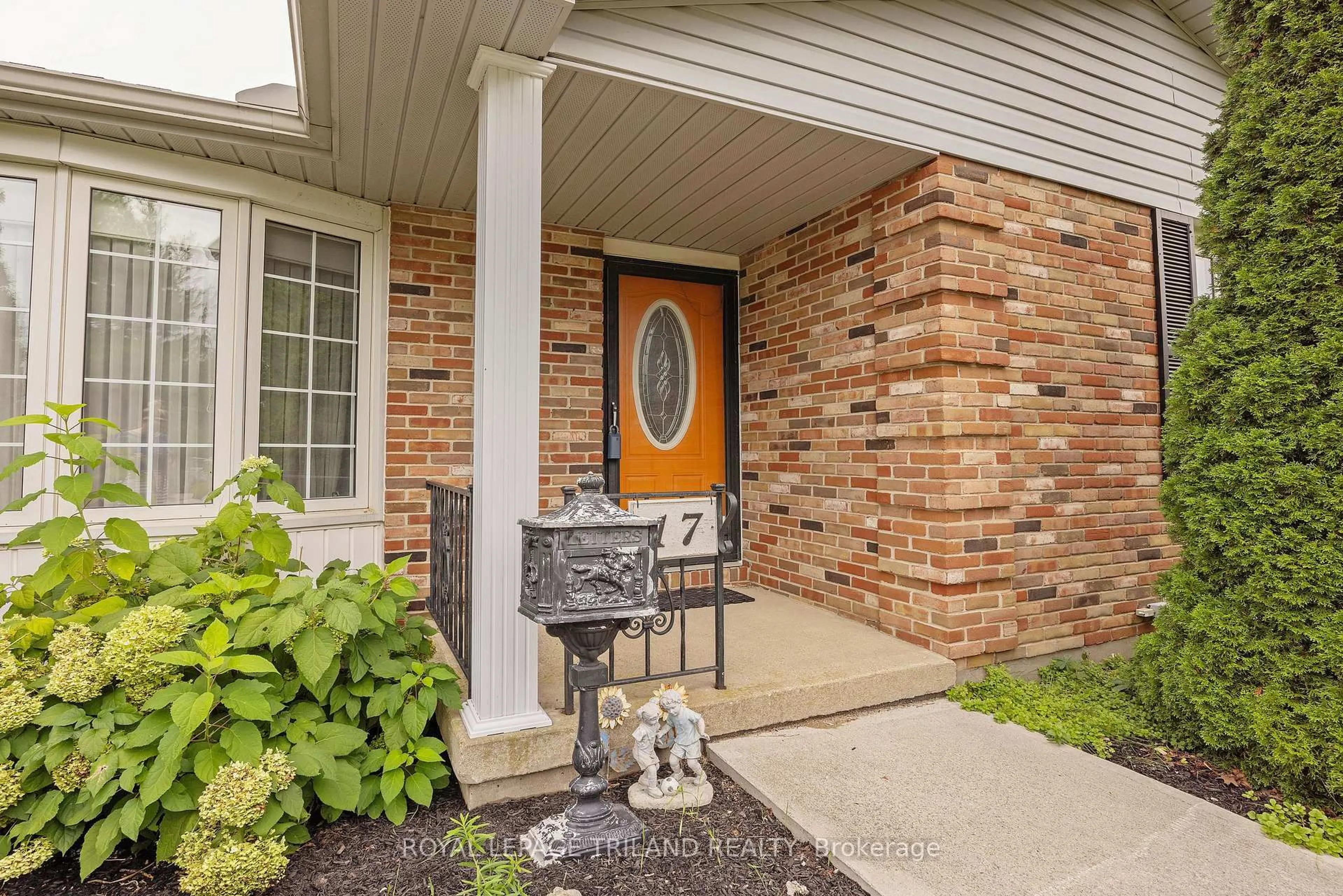 Indoor entryway for 17 Minler Rd, Zorra Ontario N0M 2M0