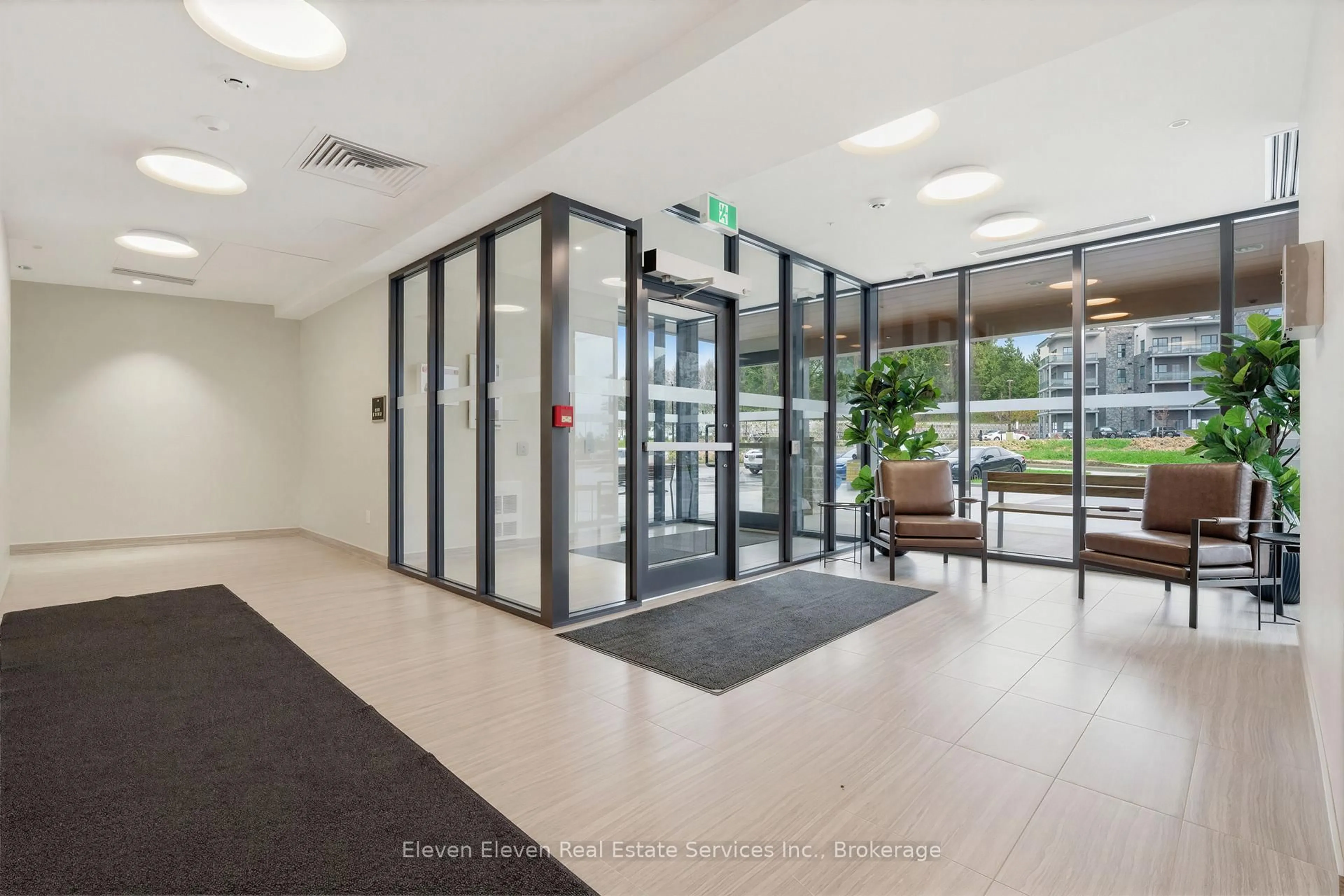 Indoor foyer for 1100 Lackner Pl #301, Kitchener Ontario N2A 0M1