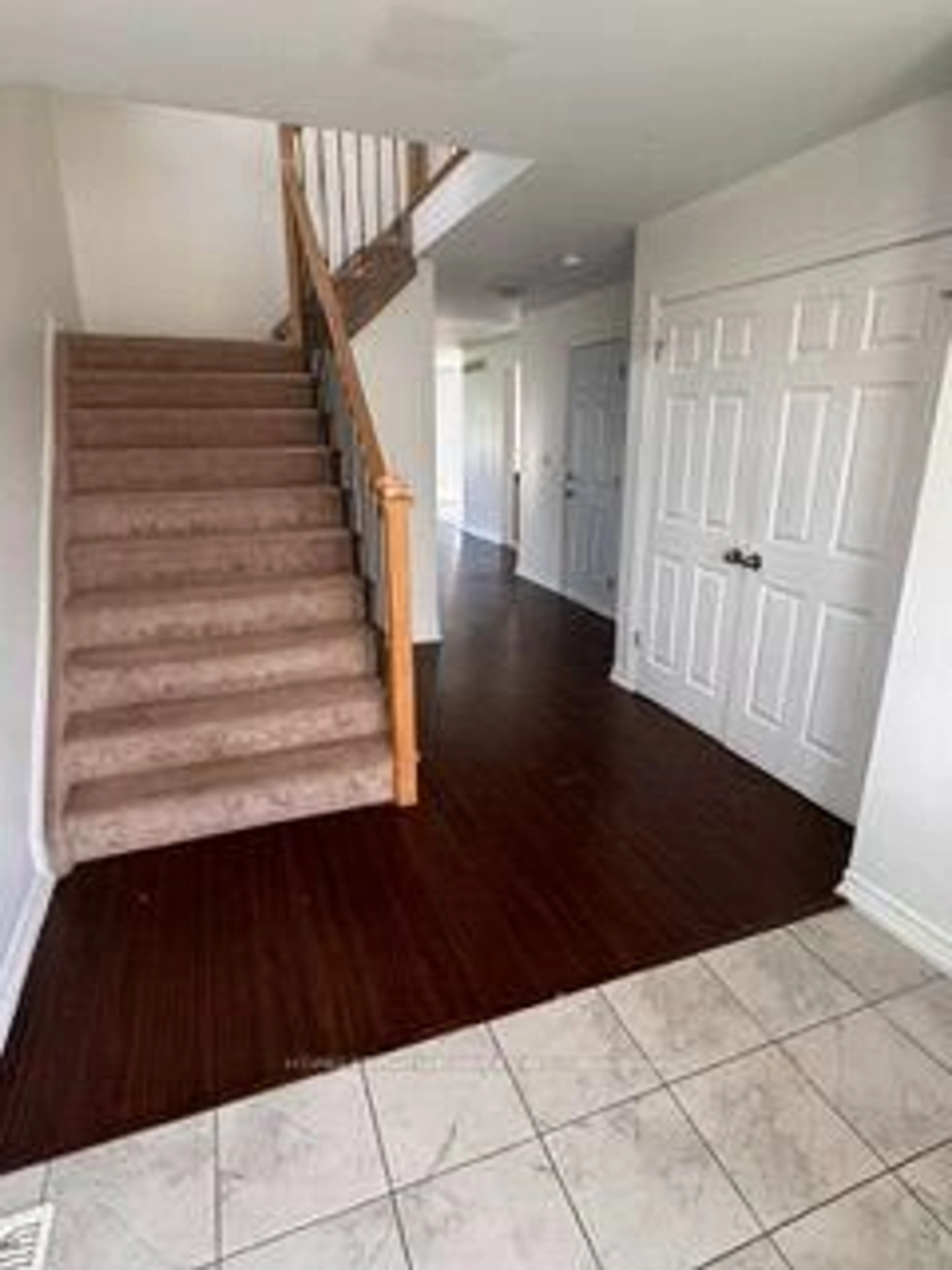 Indoor entryway for 39 Brennan Cres, Bath Ontario K0H 1G0