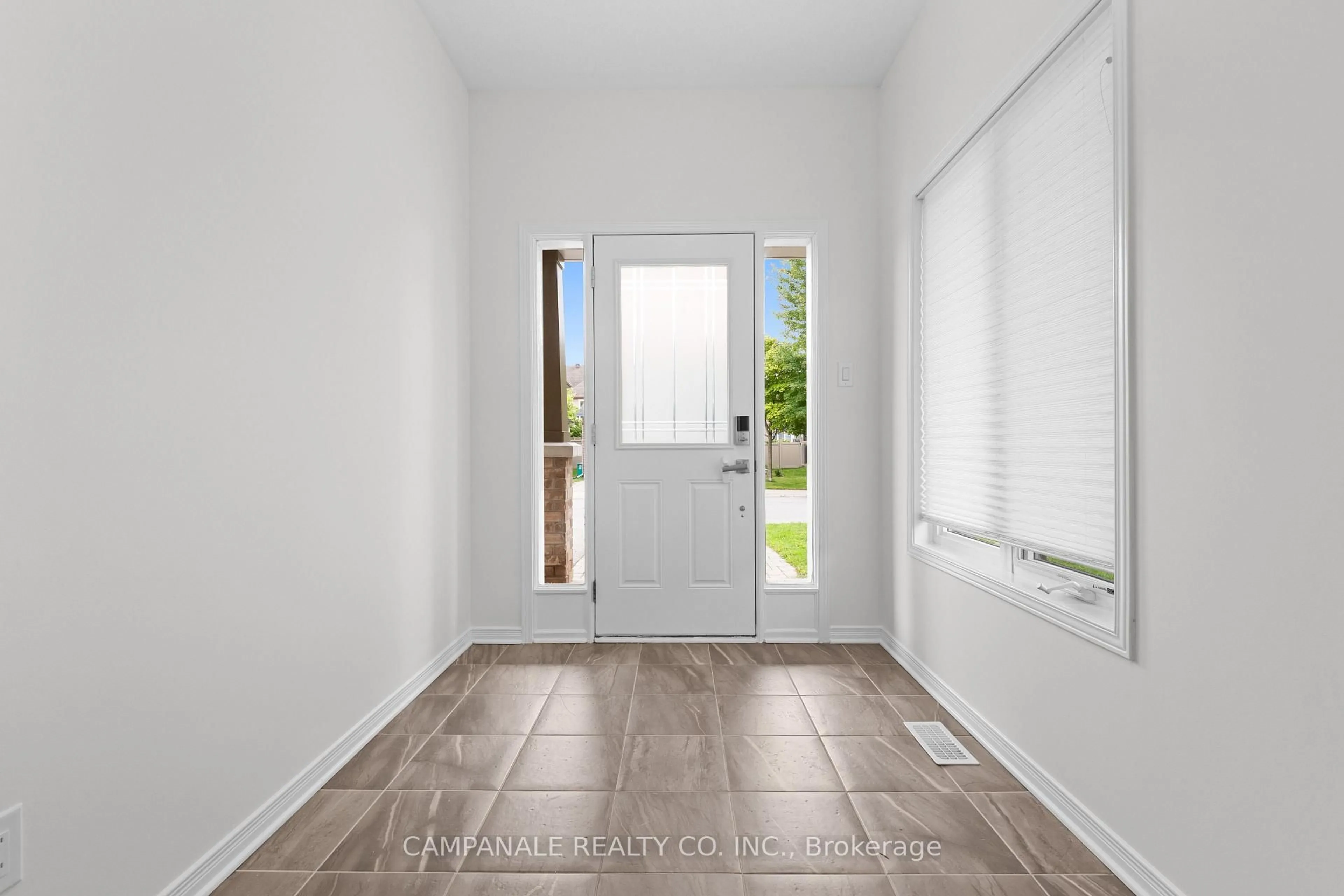 Indoor entryway for 607 Via Amalfi St, Ottawa Ontario K2J 5X8