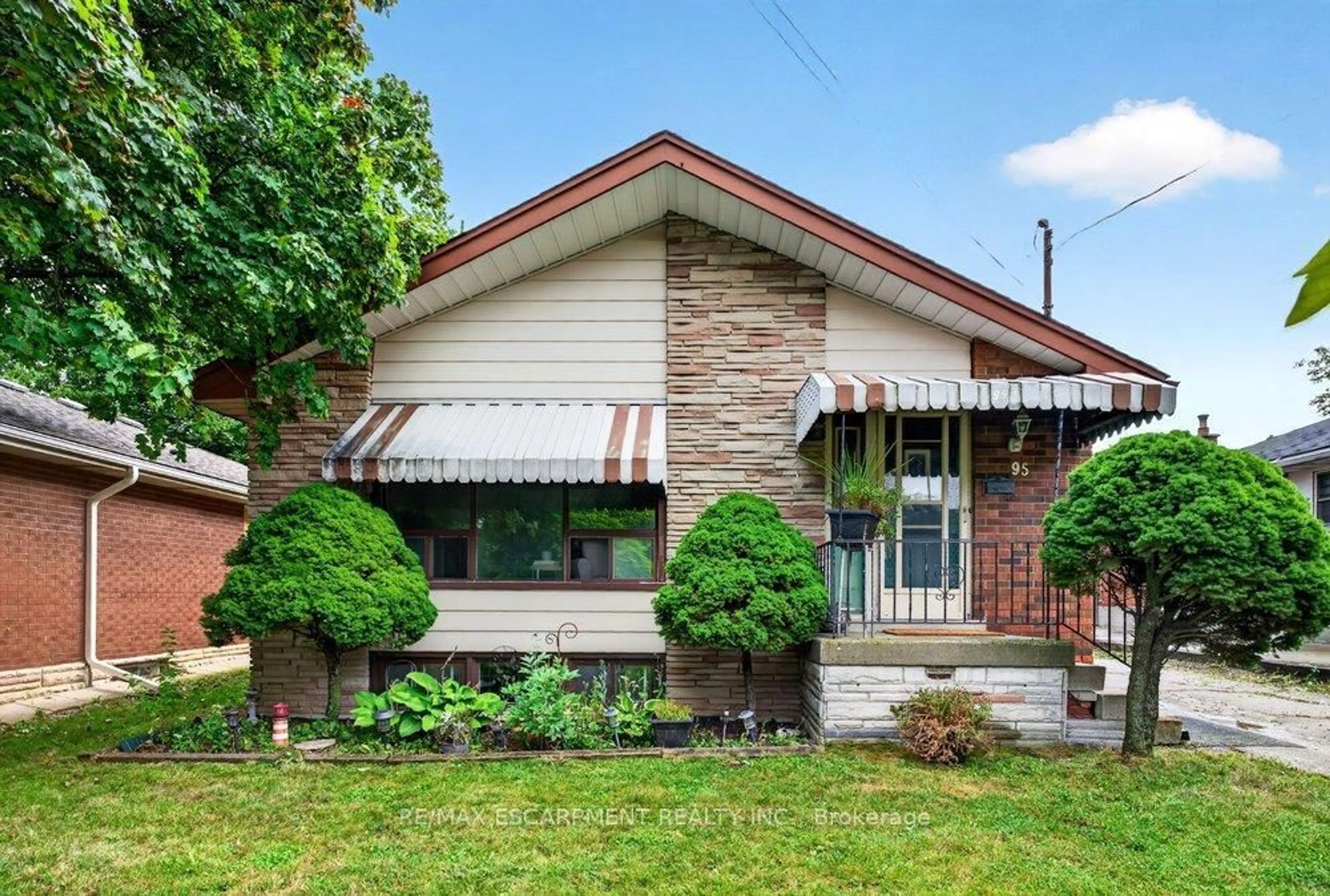Home with brick exterior material, street for 95 West 4th St, Hamilton Ontario L9C 3M8