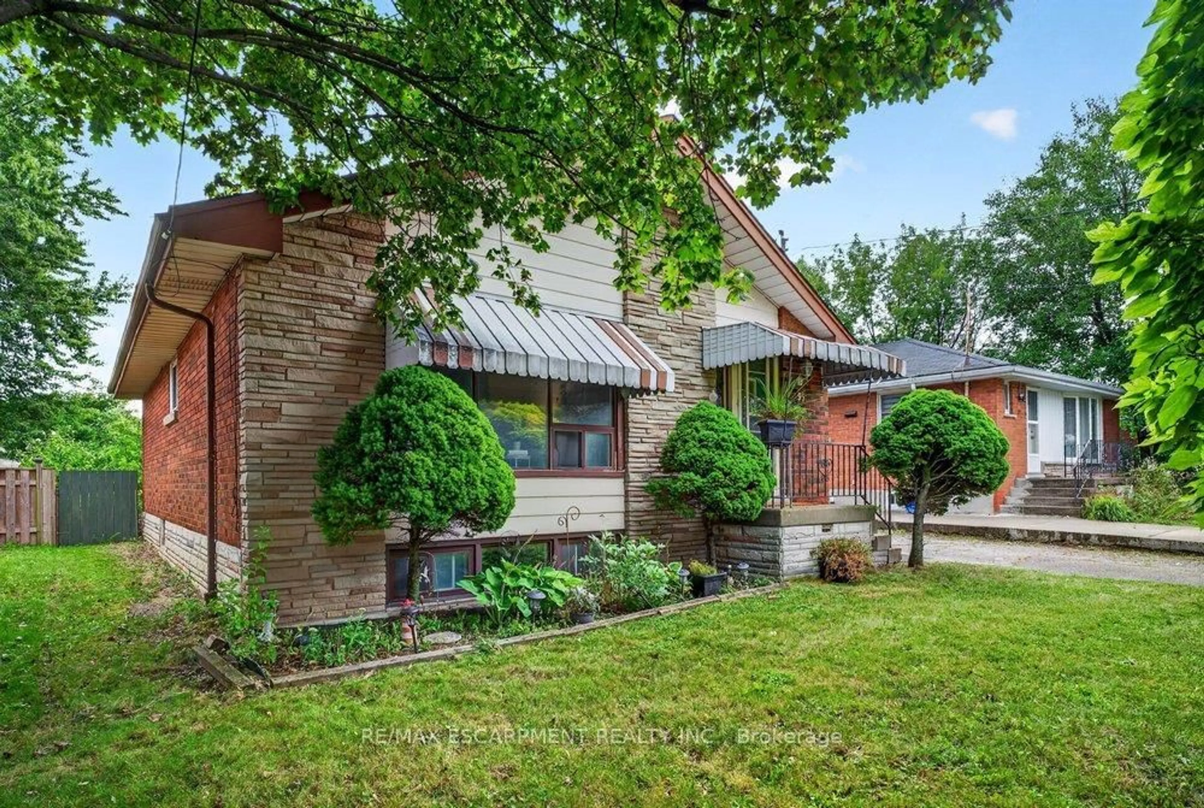 Home with brick exterior material, street for 95 West 4th St, Hamilton Ontario L9C 3M8