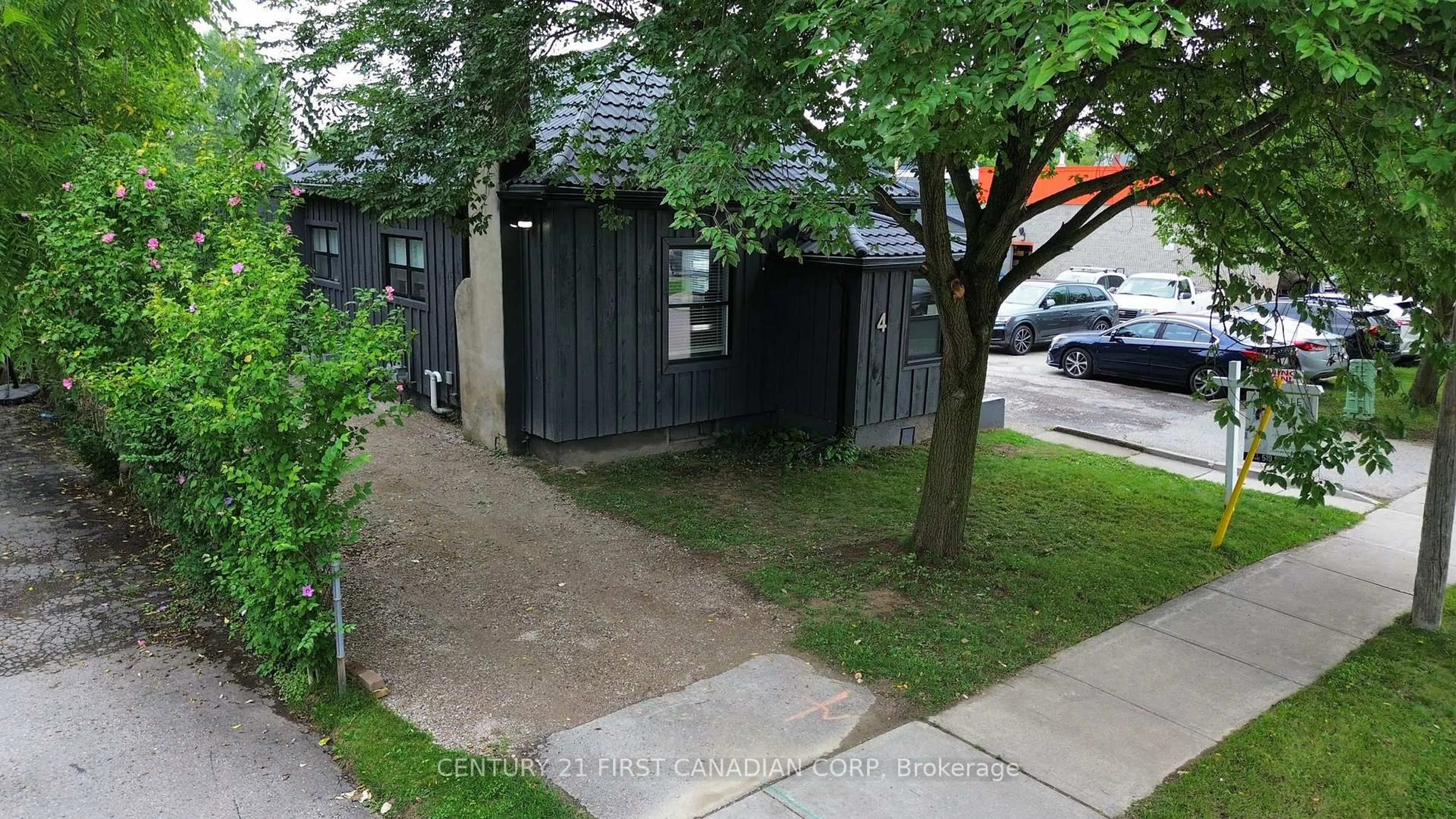 Unknown for 4 Elmwood Pl, London South Ontario N6J 1J2