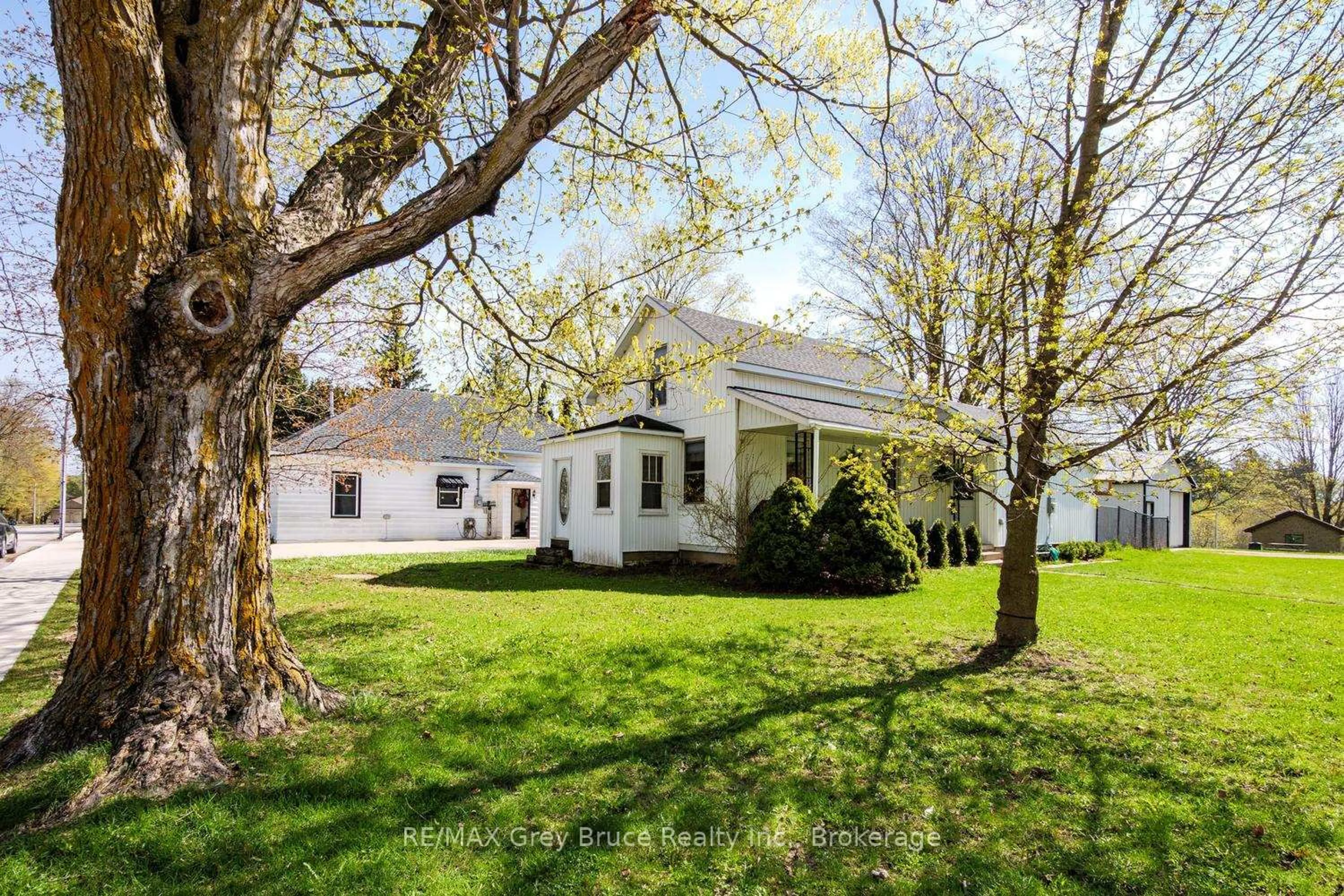 A pic from outside/outdoor area/front of a property/back of a property/a pic from drone, street for 105 Main St, Arran-Elderslie Ontario N0H 2N0