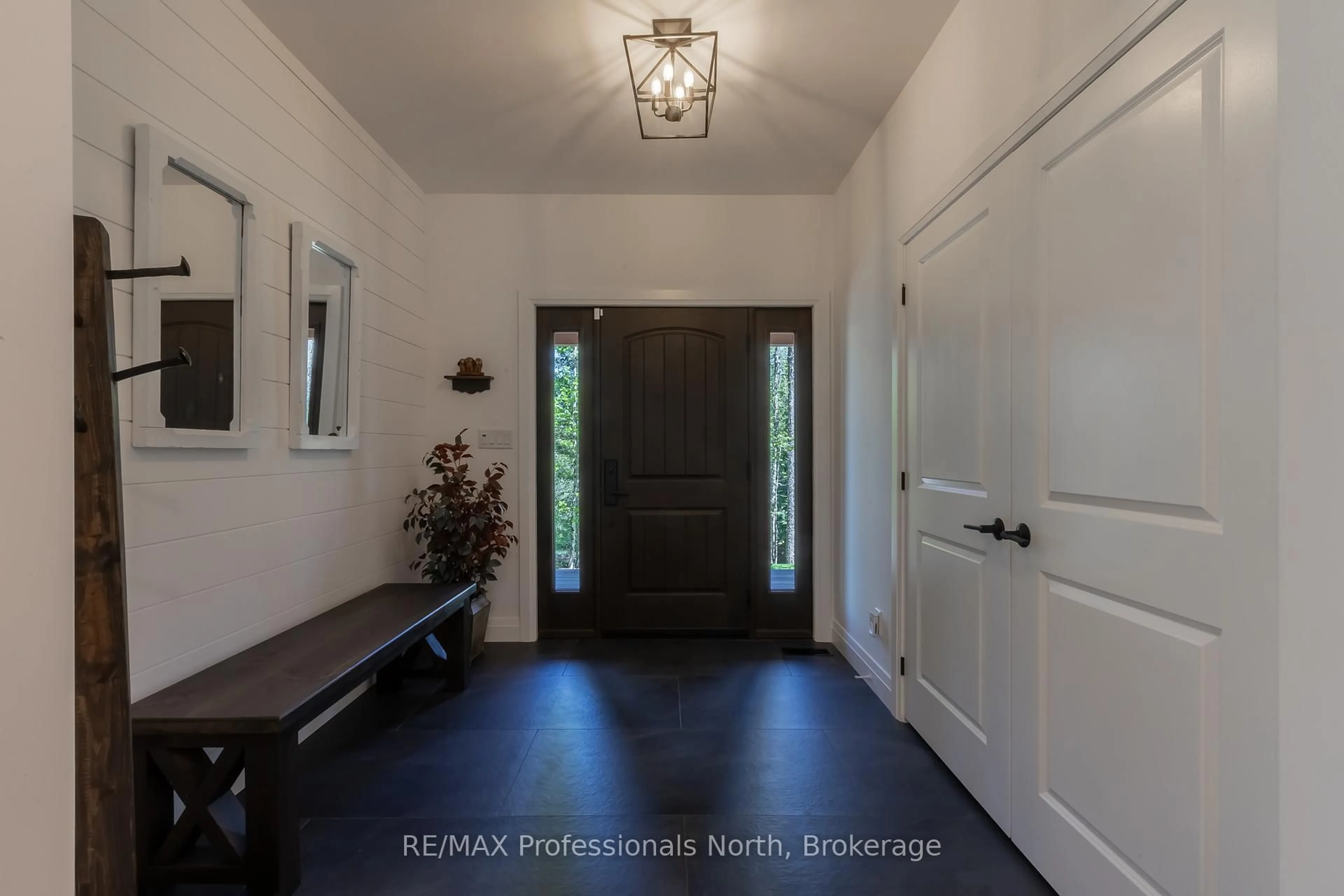 Indoor entryway for 29 Natures Way, Huntsville Ontario P1H 0B4