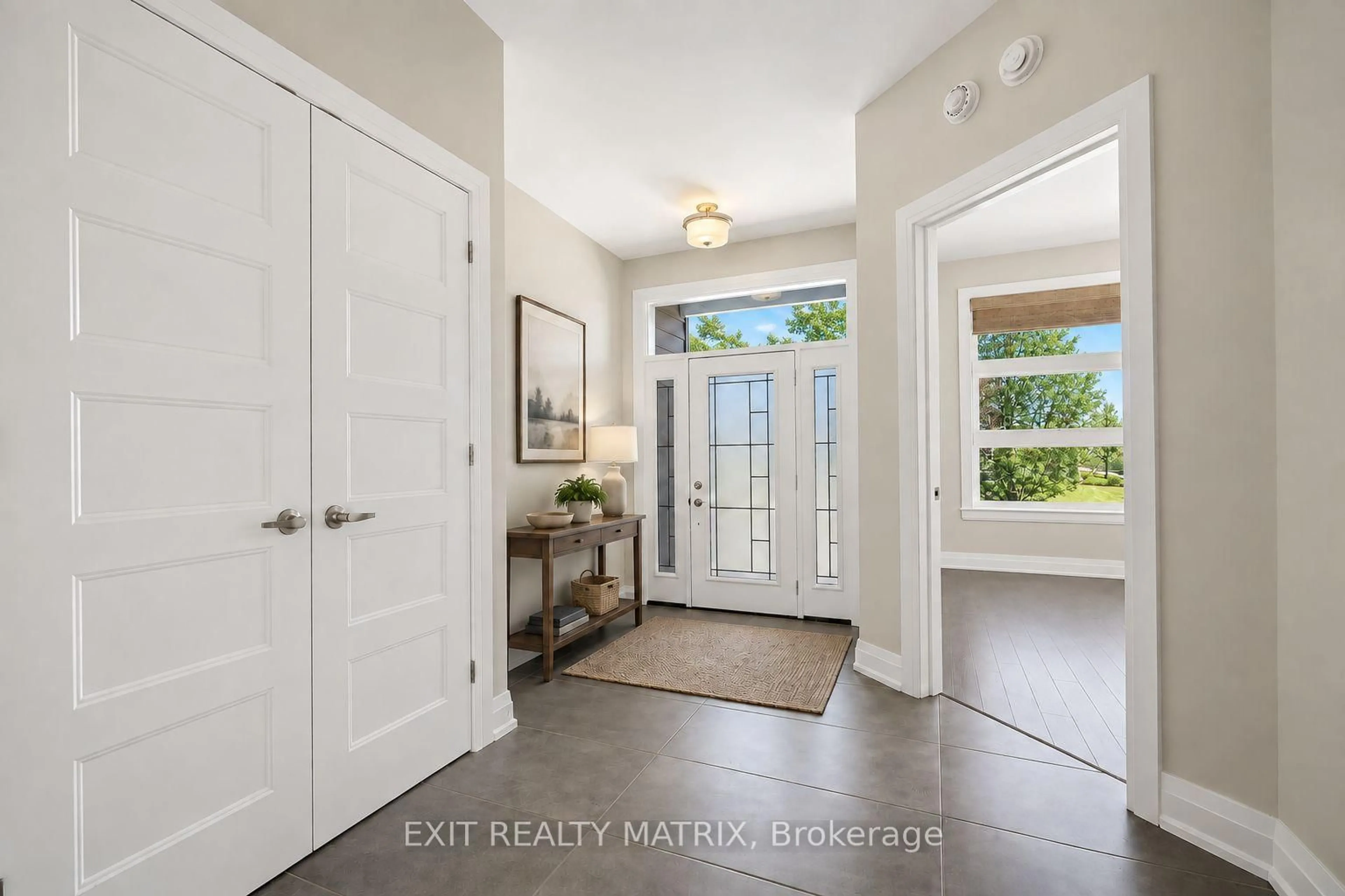 Indoor entryway for 401 Bruges St, Russell Ontario K0A 1W0