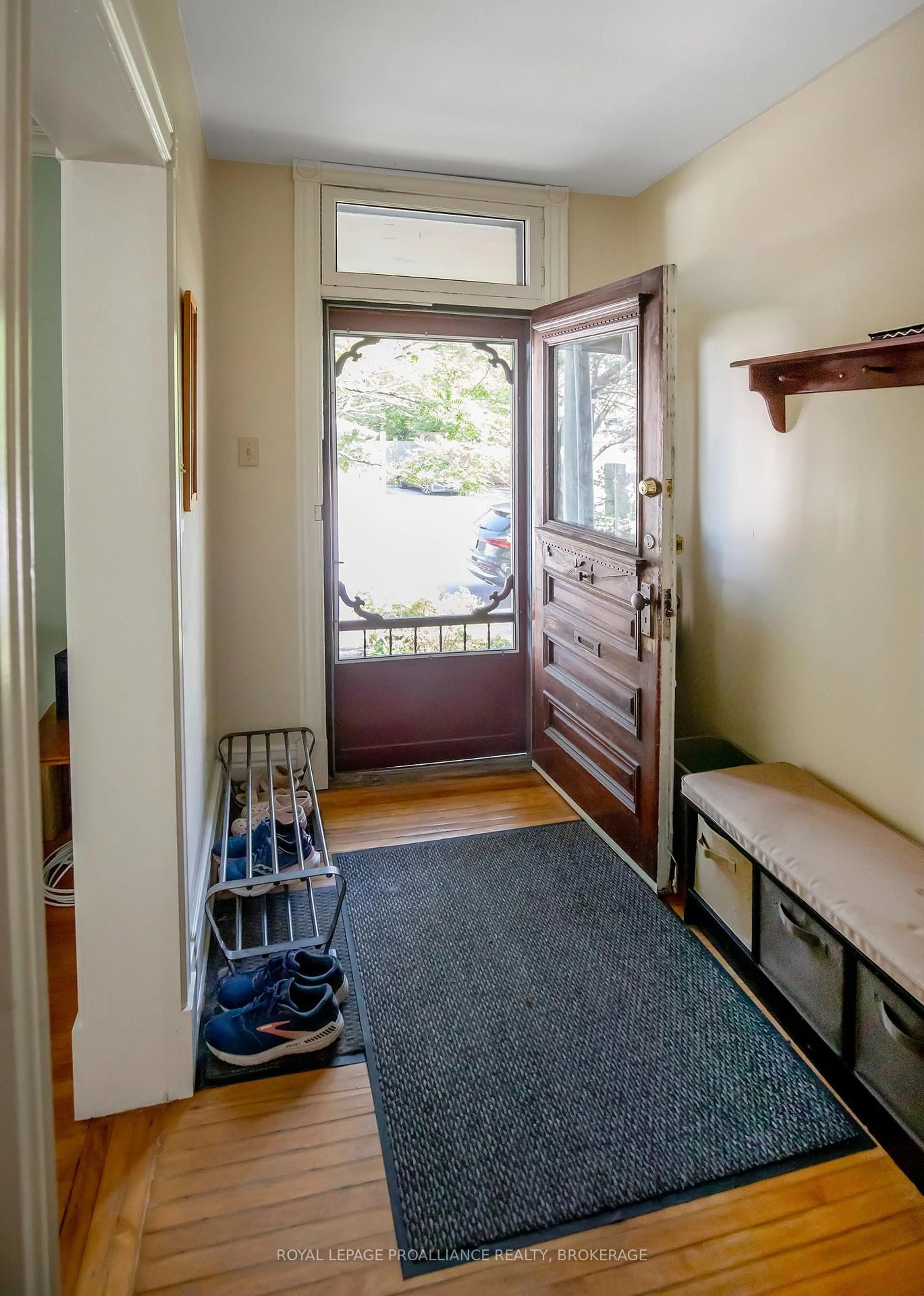 Indoor entryway for 38 York St, Kingston Ontario K7K 1P5