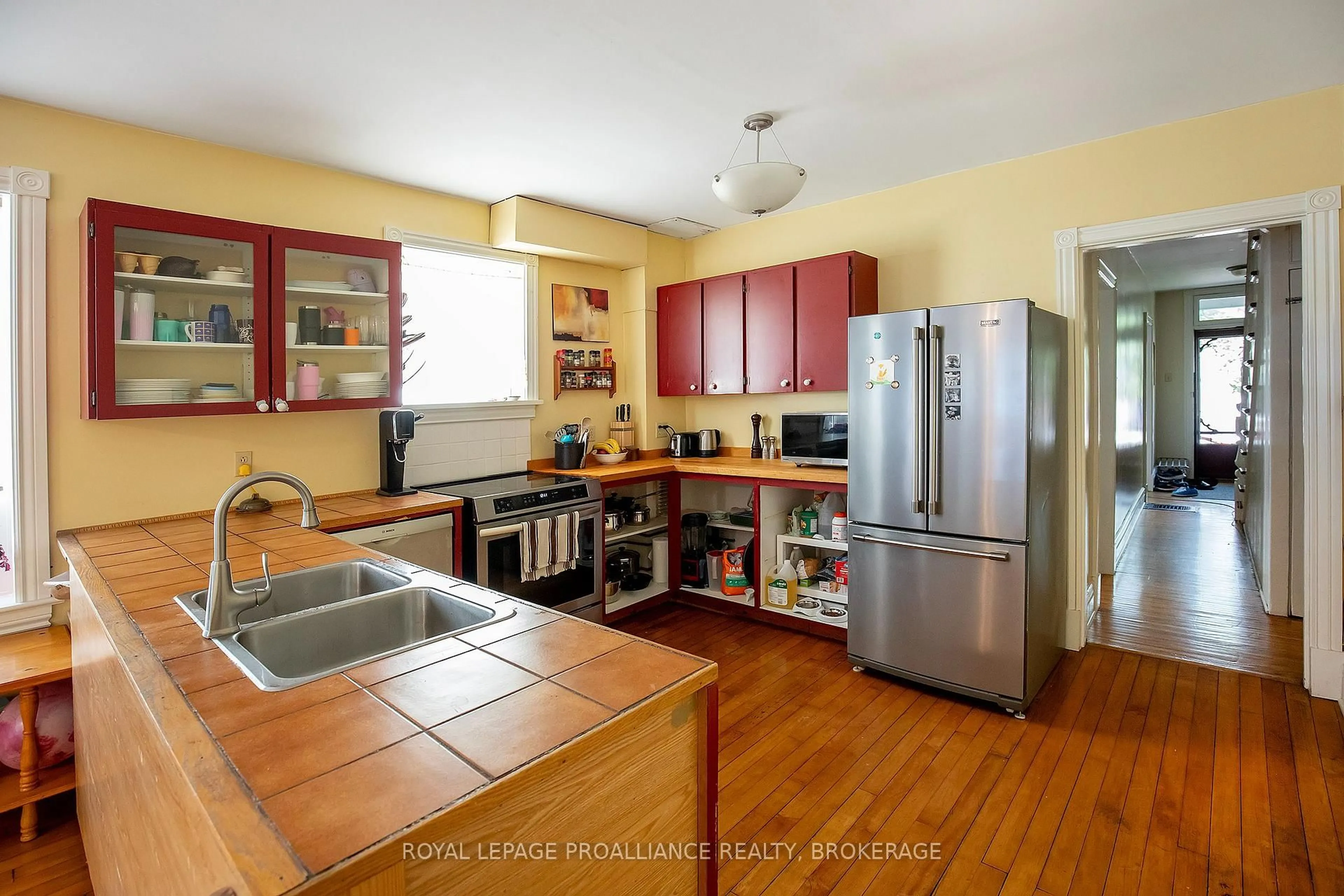 Standard kitchen, unknown for 38 York St, Kingston Ontario K7K 1P5