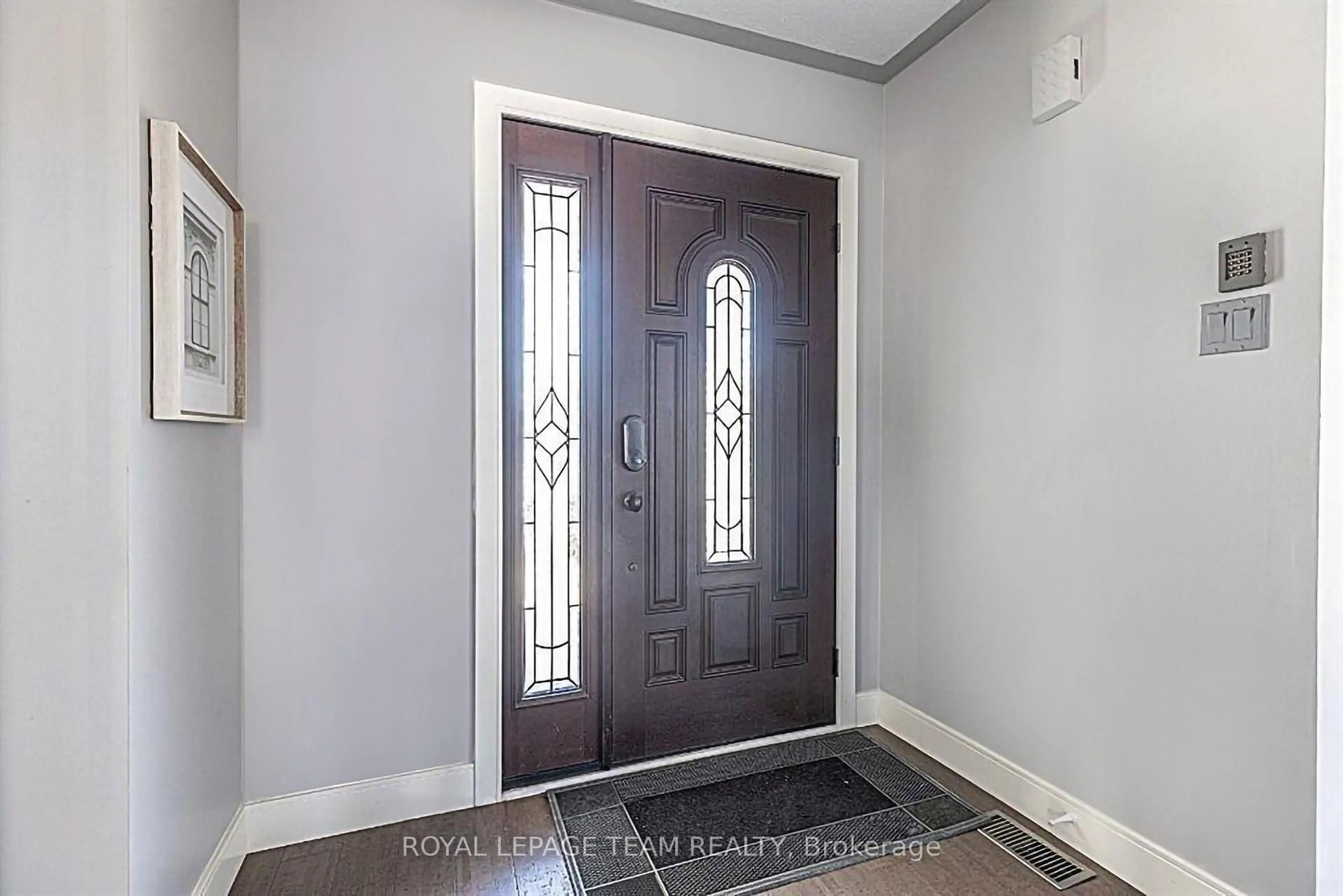 Indoor entryway for 124 Kennevale Dr, Ottawa Ontario K2J 3X7