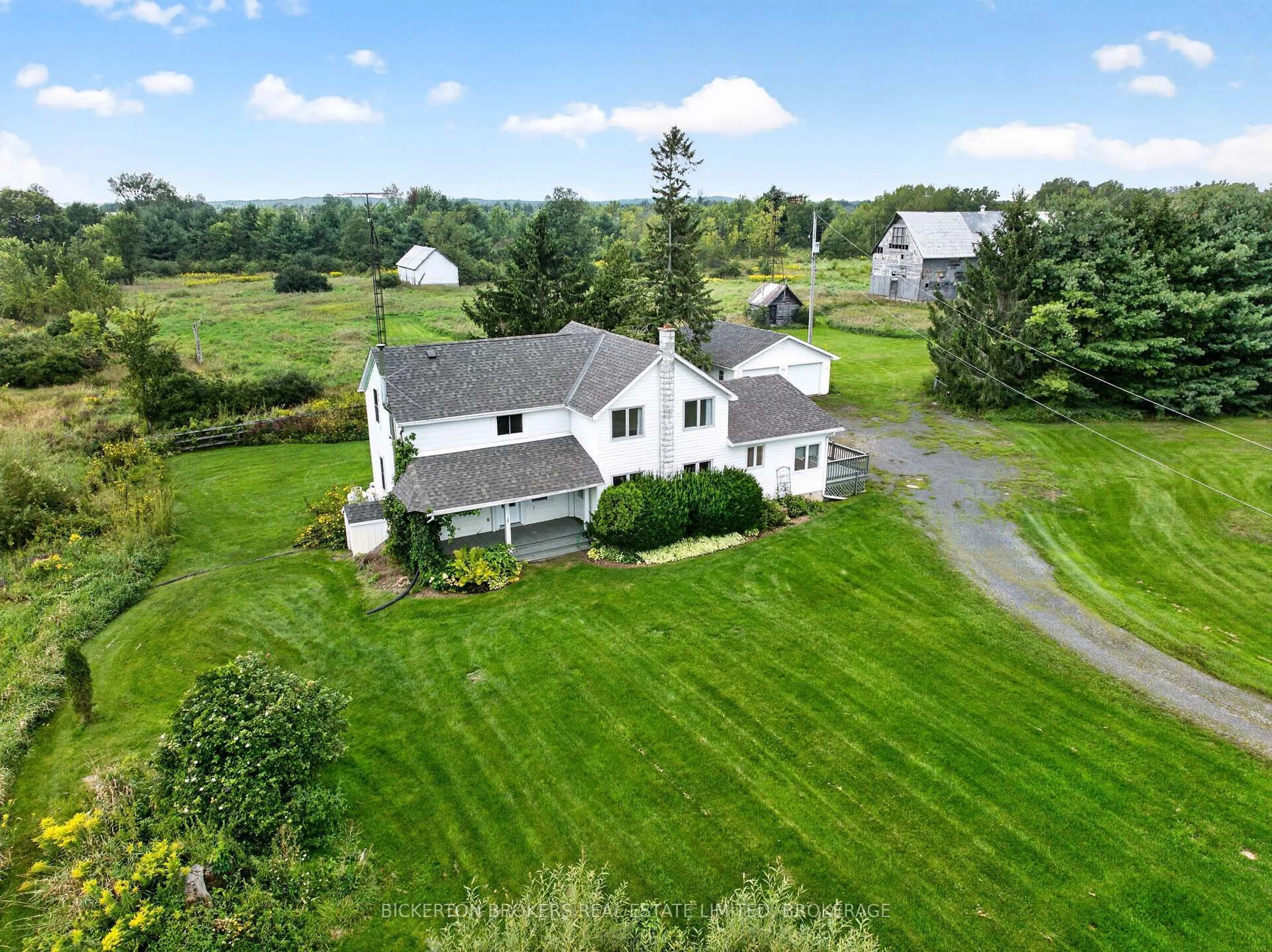 A pic from outside/outdoor area/front of a property/back of a property/a pic from drone, unknown for 852 Kyes Rd, Front of Leeds & Seeleys Bay Ontario K0E 1L0