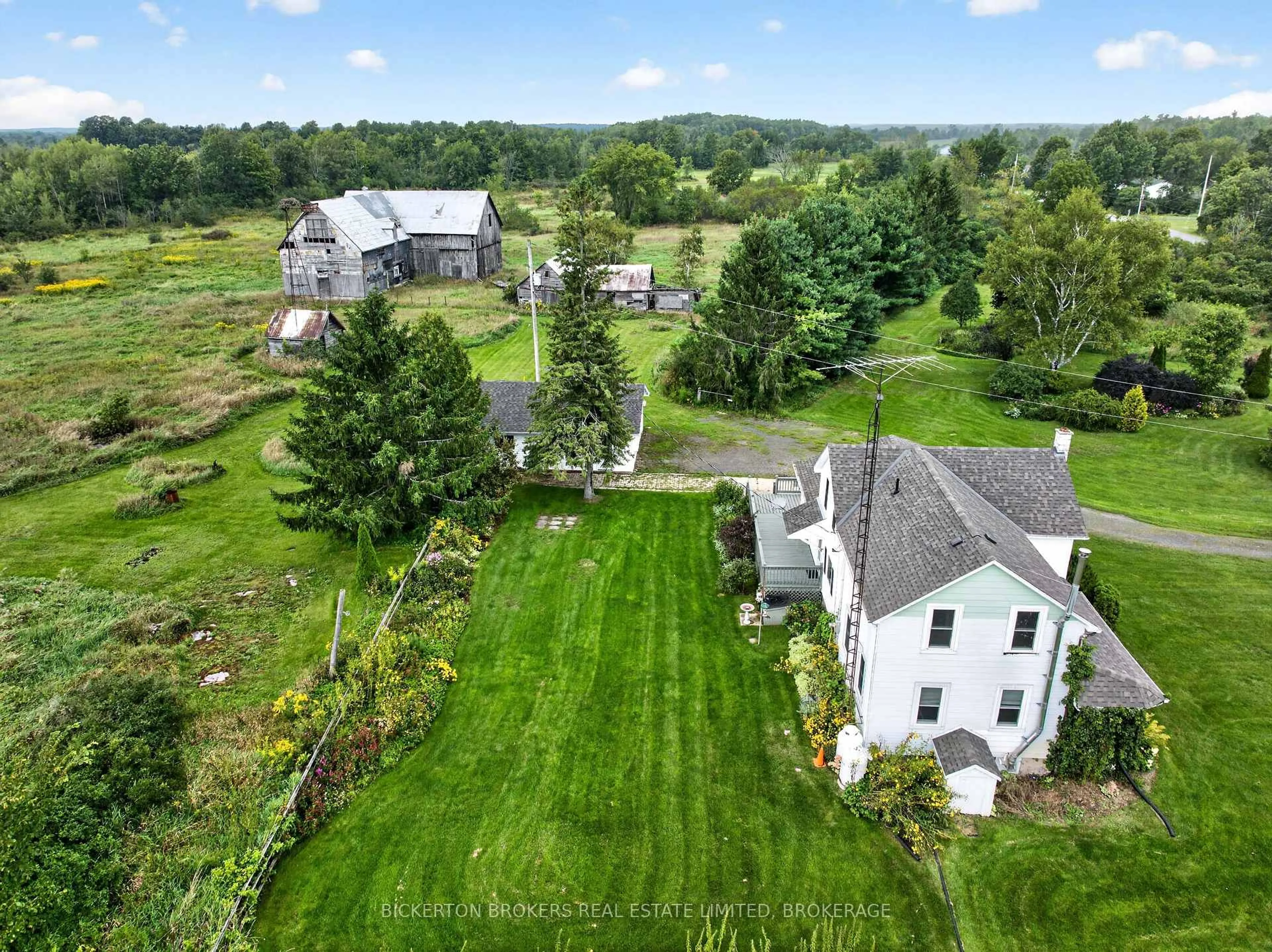 A pic from outside/outdoor area/front of a property/back of a property/a pic from drone, unknown for 852 Kyes Rd, Front of Leeds & Seeleys Bay Ontario K0E 1L0