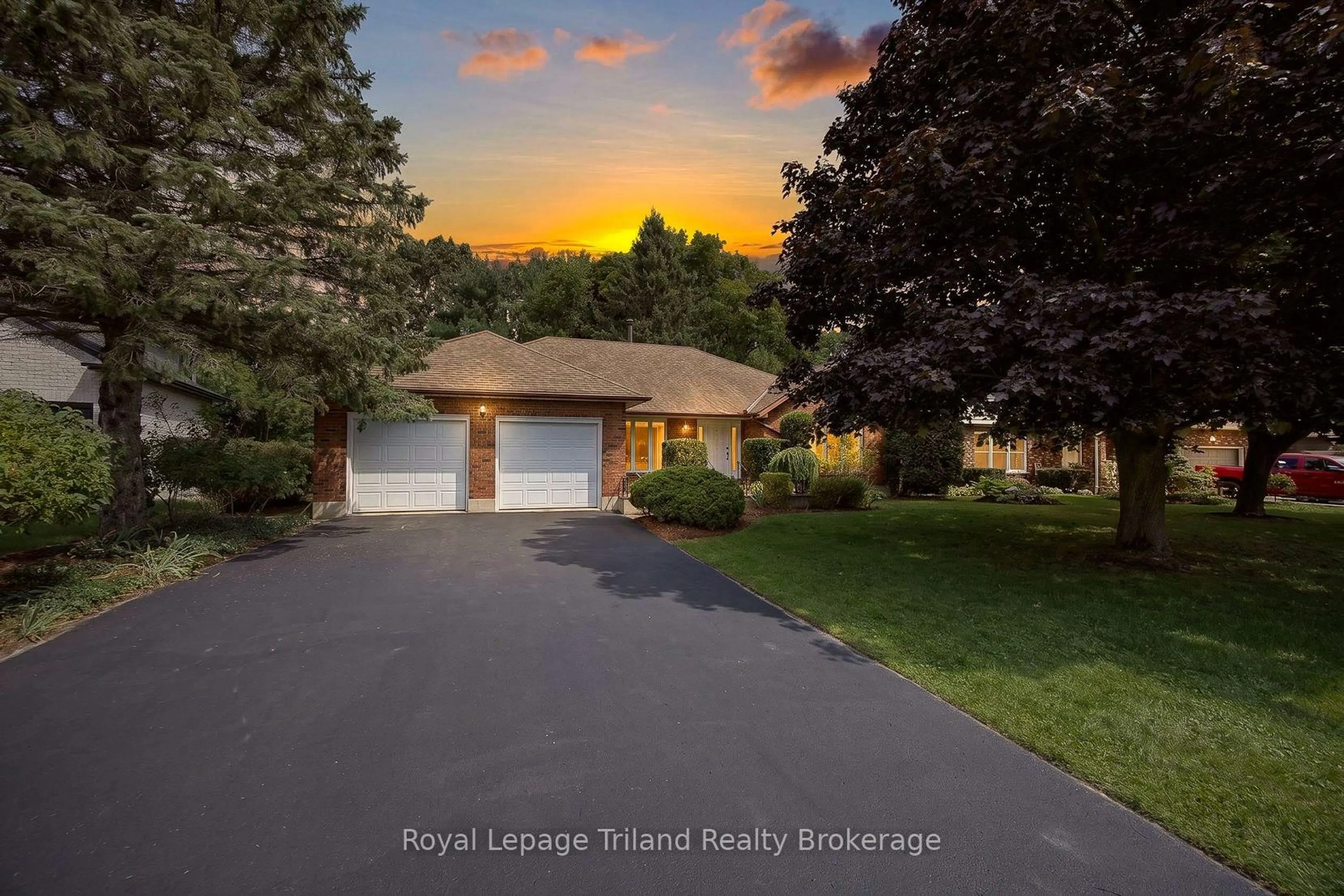 A pic from outside/outdoor area/front of a property/back of a property/a pic from drone, unknown for 39 Clear Valley Dr, Tillsonburg Ontario N4G 4Y7