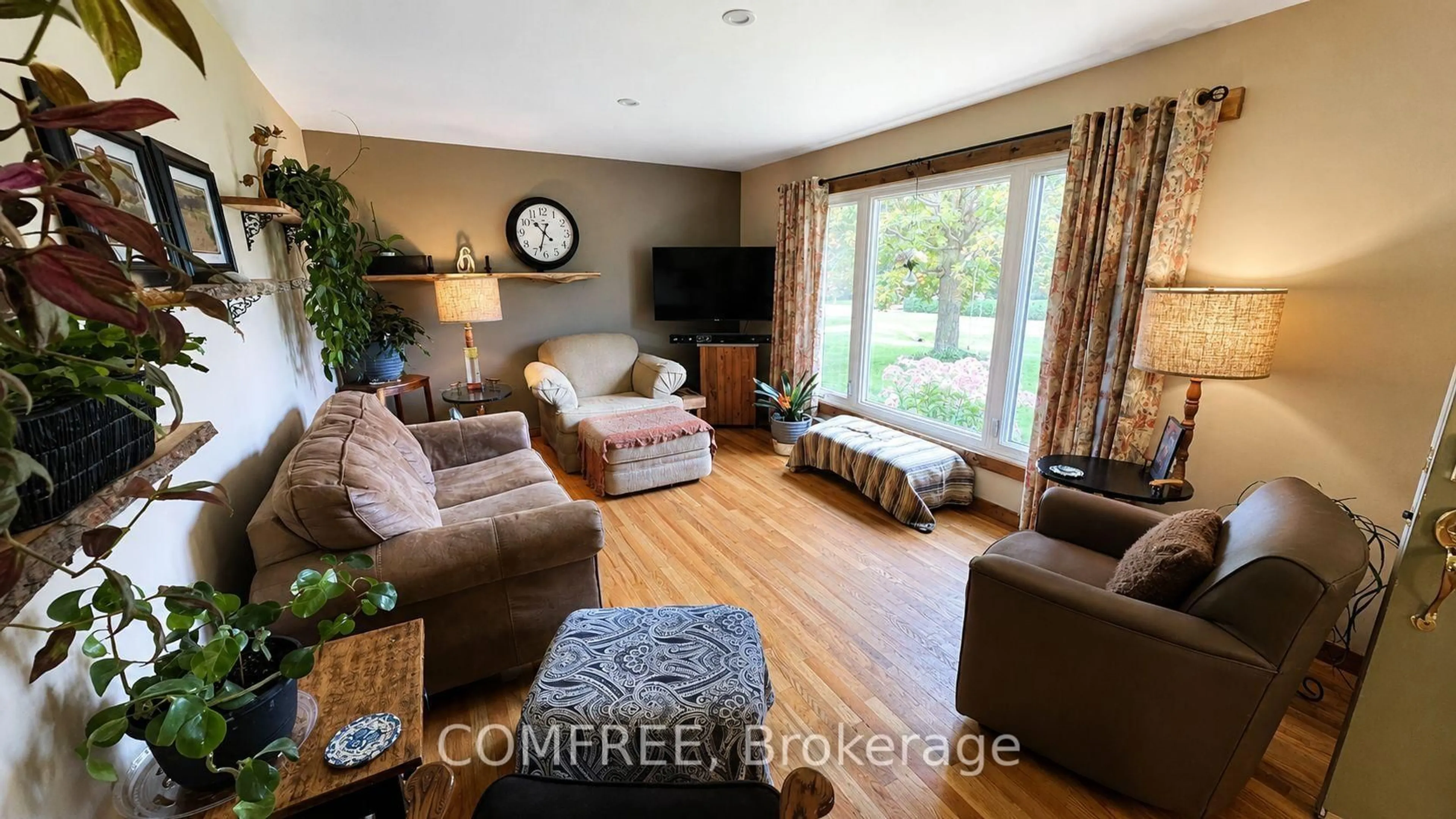 Living room with furniture, wood/laminate floor for 192 Clarchris Rd, Perth Ontario K7H 3C6