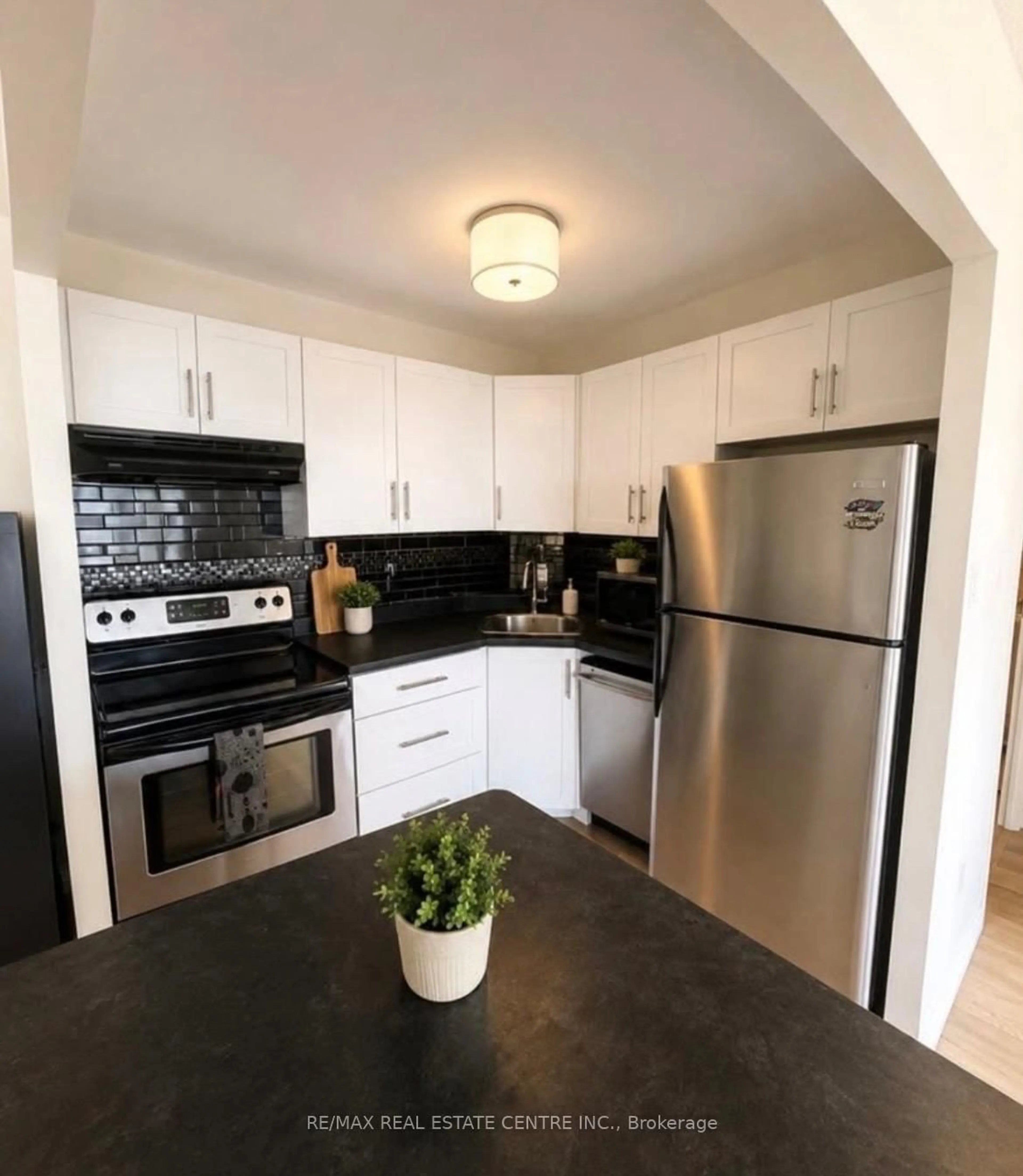 Standard kitchen, unknown for 65 Highland Cres #804, Kitchener Ontario N2M 5M8