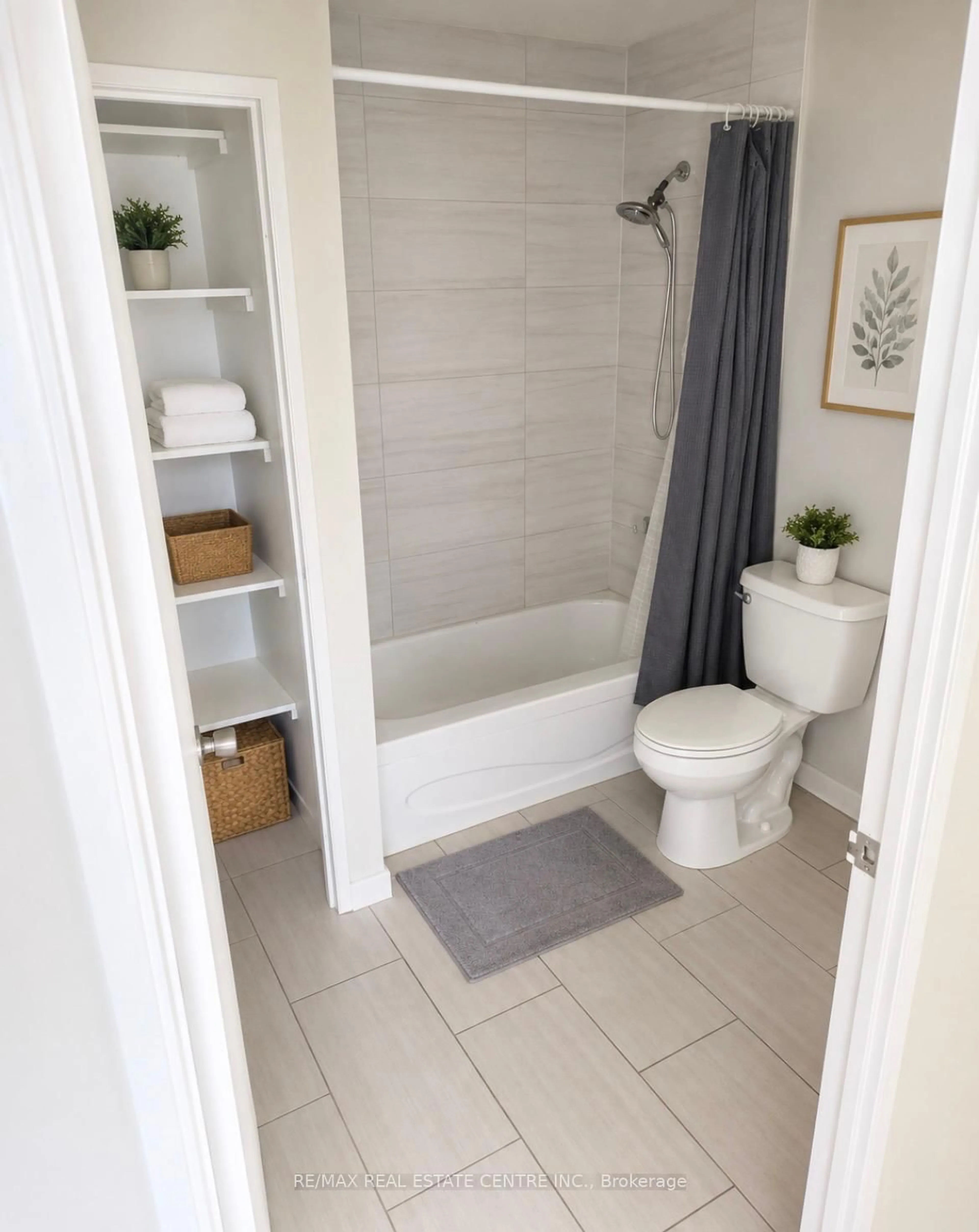 Standard bathroom, ceramic/tile floor for 65 Highland Cres #804, Kitchener Ontario N2M 5M8