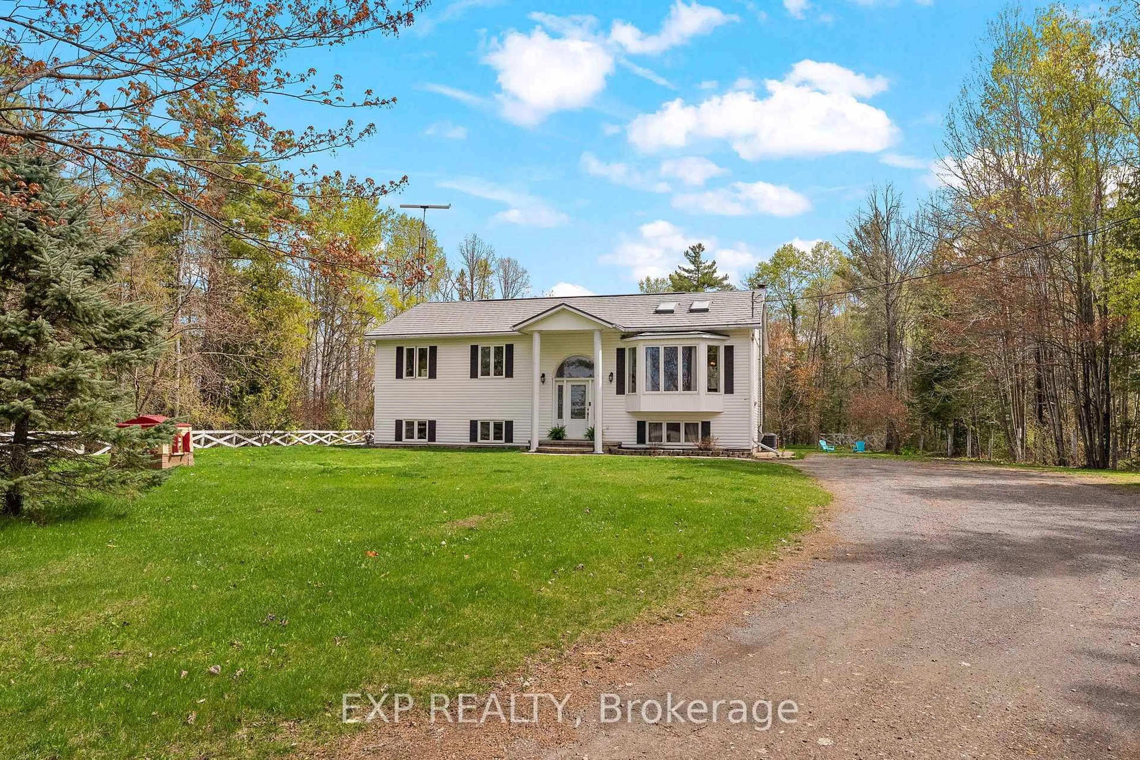 A pic from outside/outdoor area/front of a property/back of a property/a pic from drone, unknown for 1348 Scheel Dr, Braeside Ontario K0A 1G0