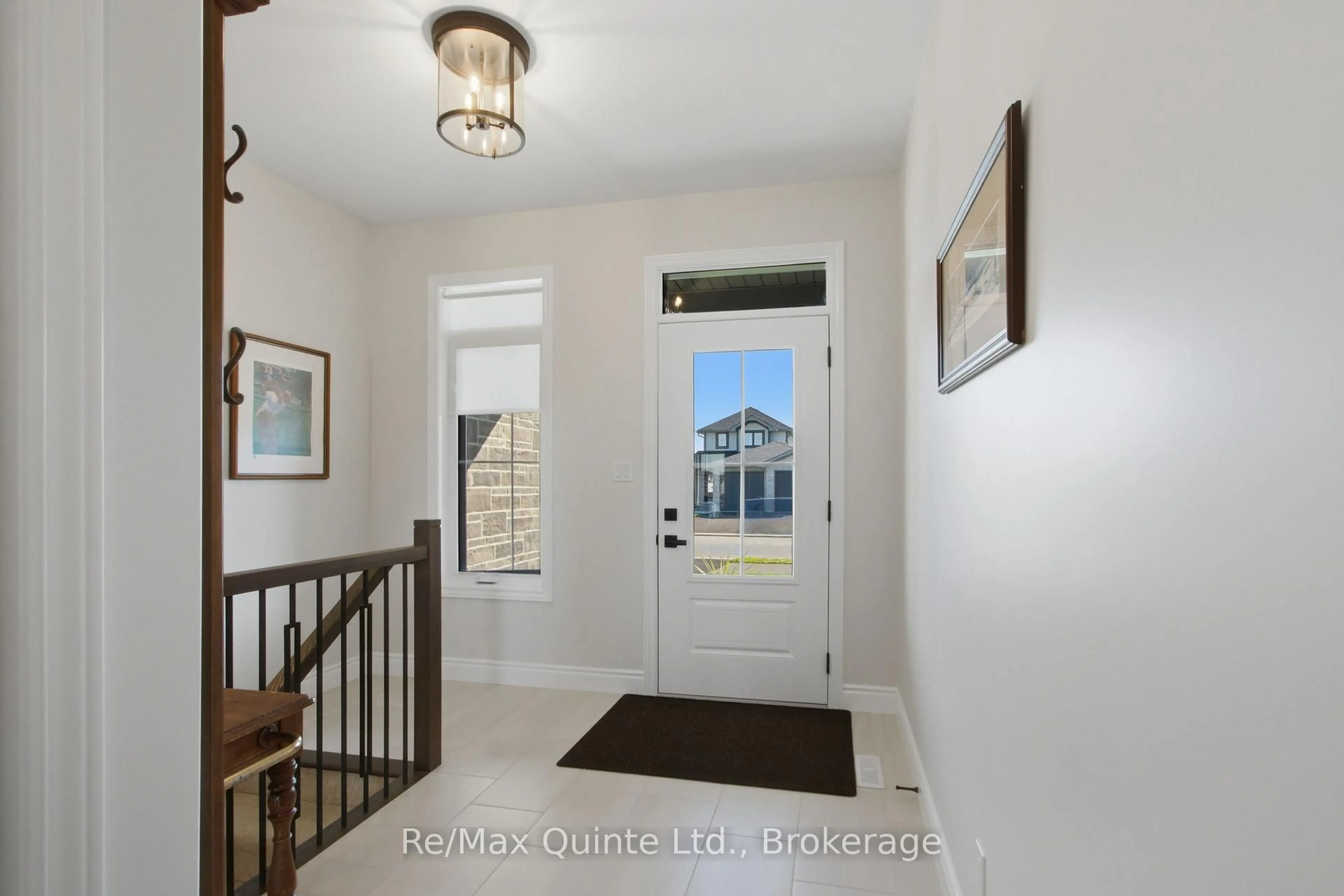 Indoor entryway for 94 Raycroft Dr, Belleville Ontario K8N 0R4