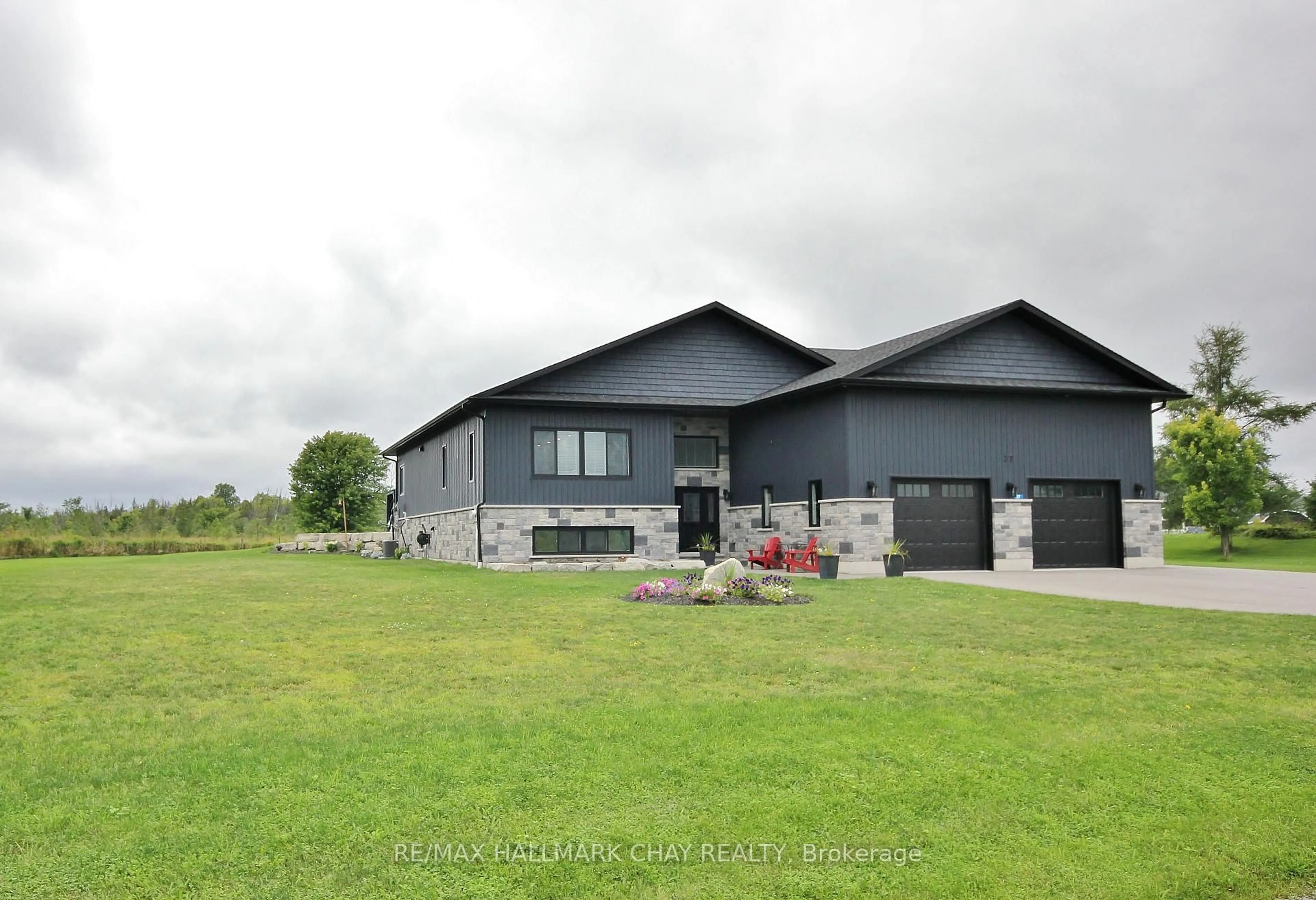A pic from outside/outdoor area/front of a property/back of a property/a pic from drone, building for 37 HILLSIDE Dr, Georgian Bay Ontario L0K 1S0