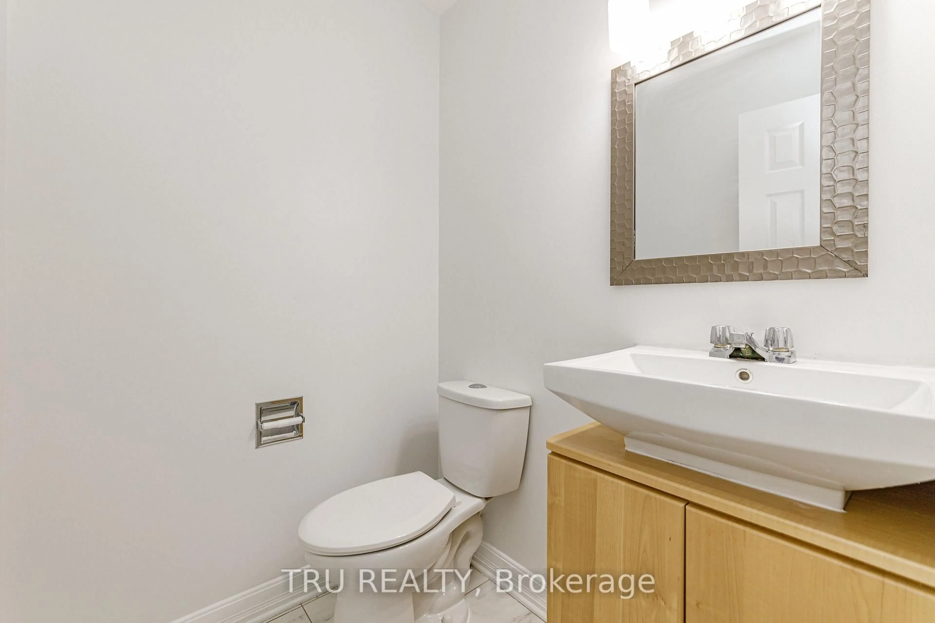 Standard bathroom, ceramic/tile floor for 14 Wolfgang Dr, Nepean Ontario K2J 1T1