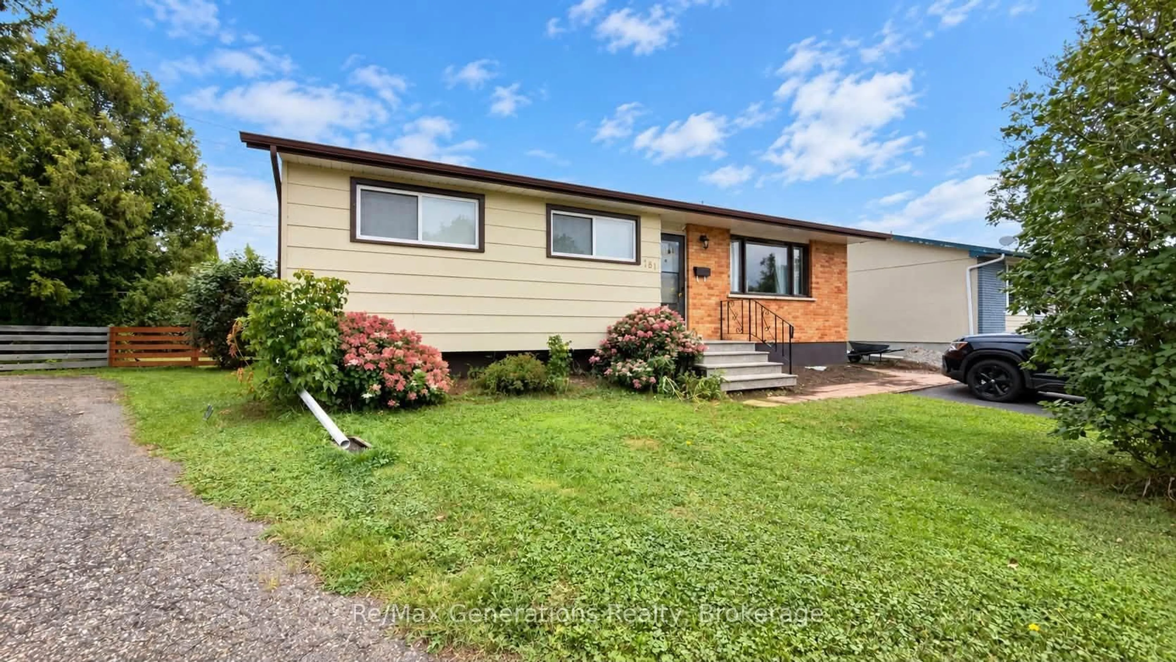 Home with vinyl exterior material, street for 161 Newberry Cres, Thunder Bay Ontario P7C 2E4