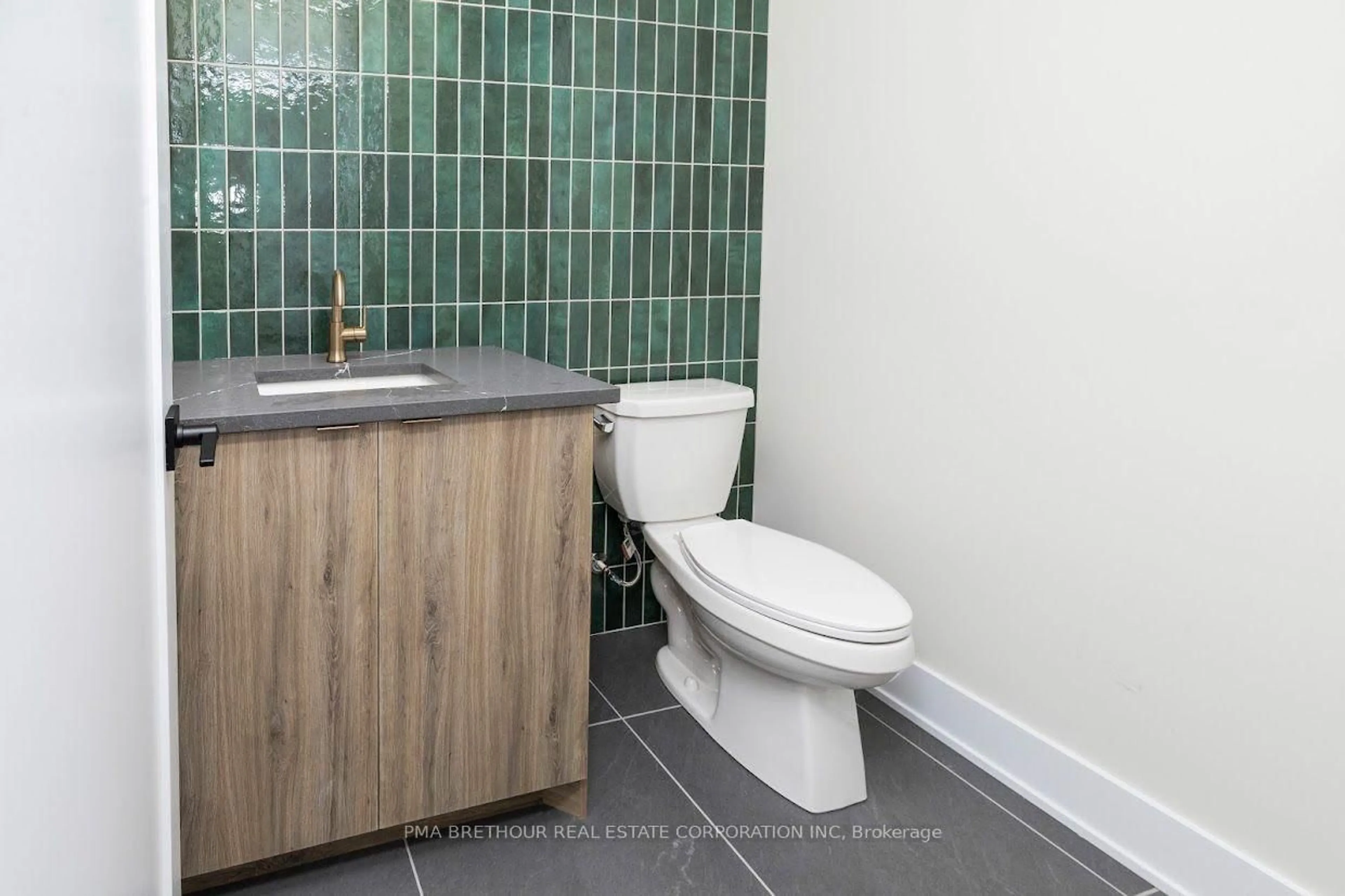 Standard bathroom, ceramic/tile floor for 522 Guy Welsh Dr, Perth Ontario K7H 3C8