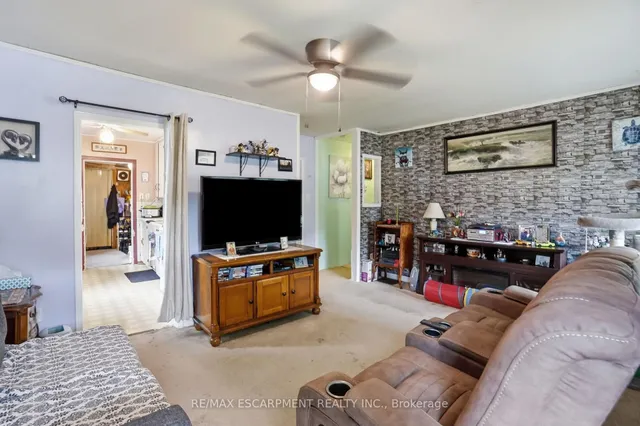 9 Lancaster Ave, Brantford 4