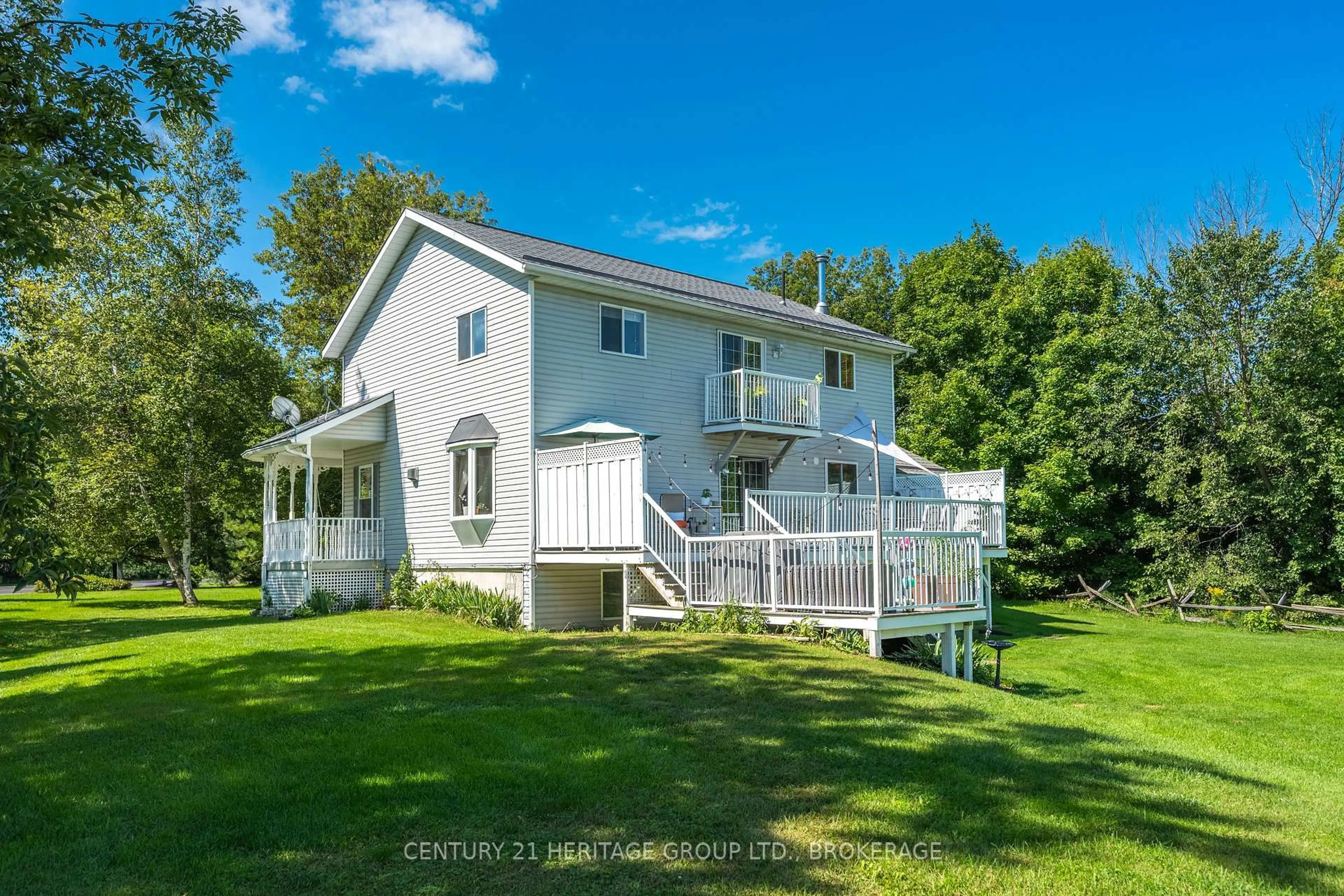 A pic from outside/outdoor area/front of a property/back of a property/a pic from drone, water/lake/river/ocean view for 4665 Garrison Crt, Harrowsmith Ontario K0H 1V0