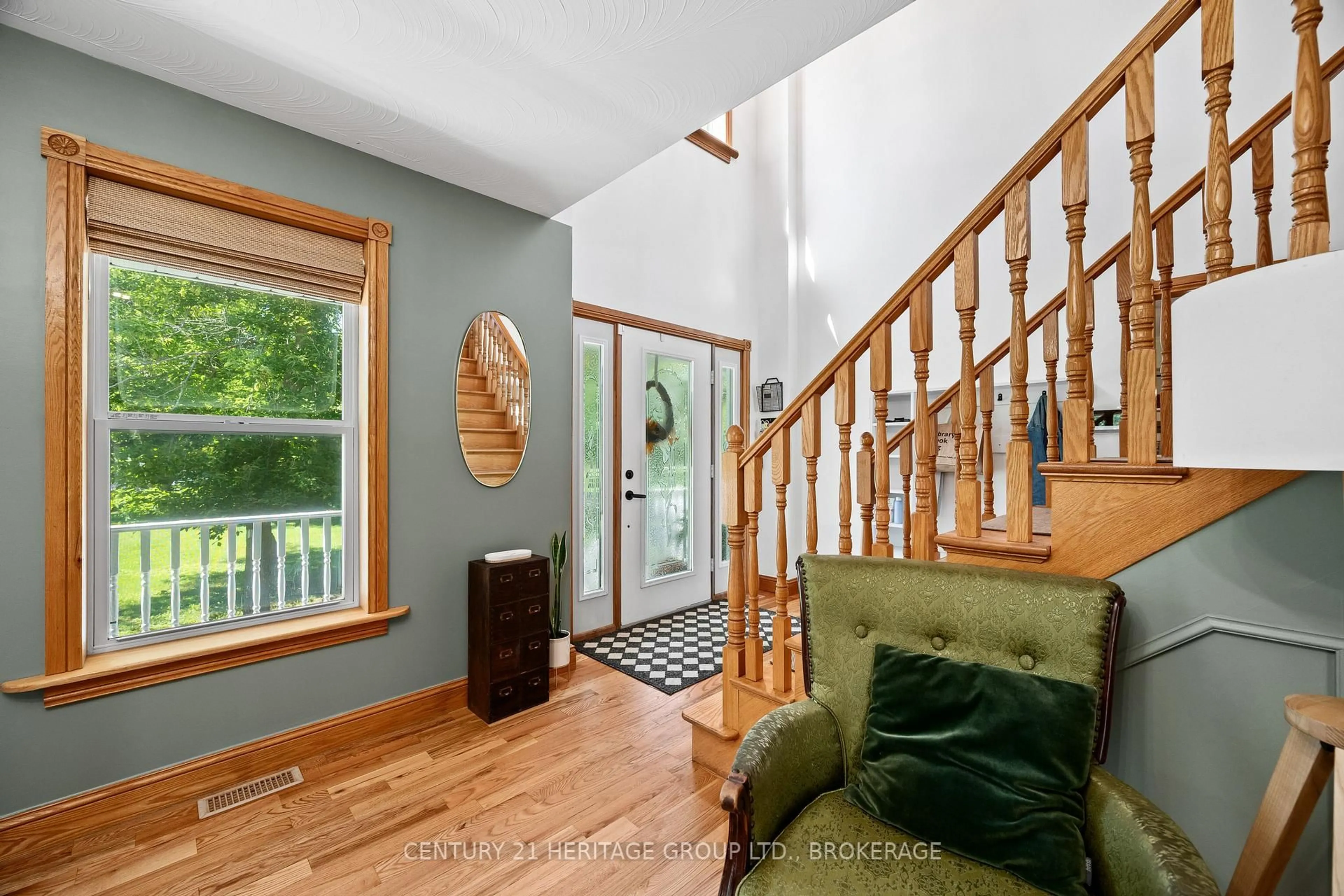 Indoor entryway for 4665 Garrison Crt, Harrowsmith Ontario K0H 1V0