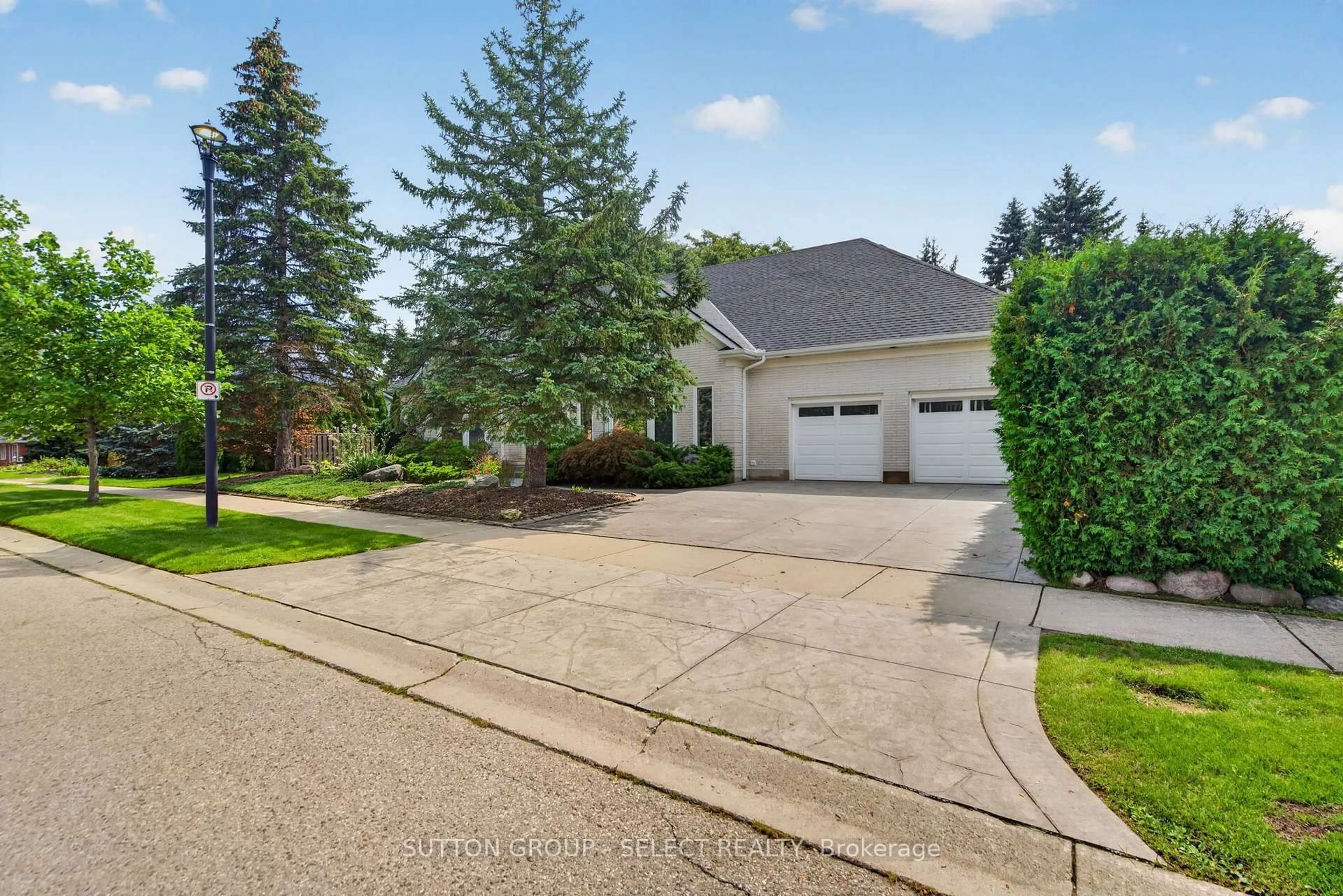 Home with vinyl exterior material, street for 173 WHITEACRES Dr, London North Ontario N6G 4N2