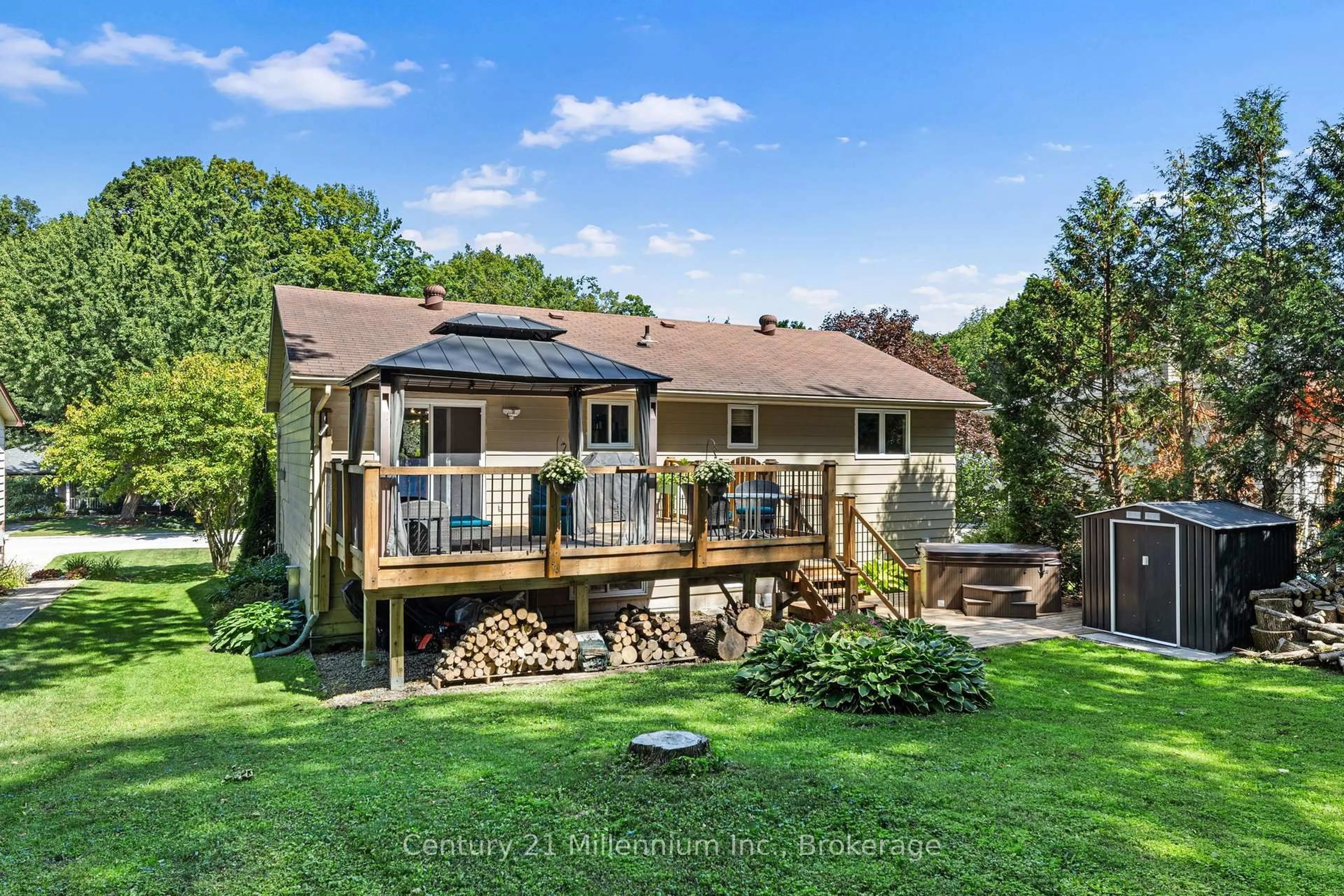 A pic from outside/outdoor area/front of a property/back of a property/a pic from drone, water/lake/river/ocean view for 128 PARKLANE Cres, Meaford Ontario N4L 1A6